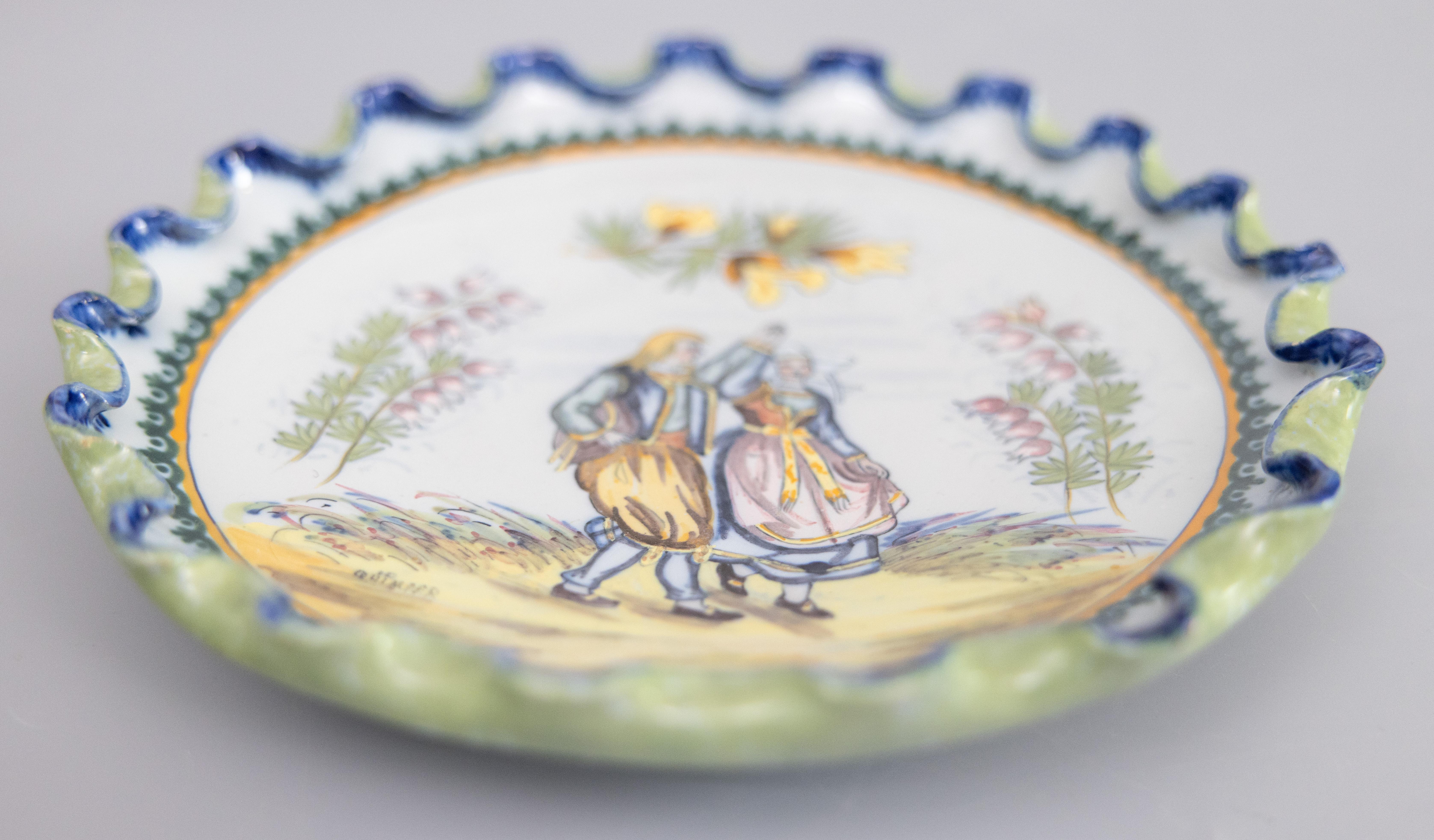 19th Century French Faience Quimper Dancing Couple Pie Crust Plate In Good Condition For Sale In Pearland, TX