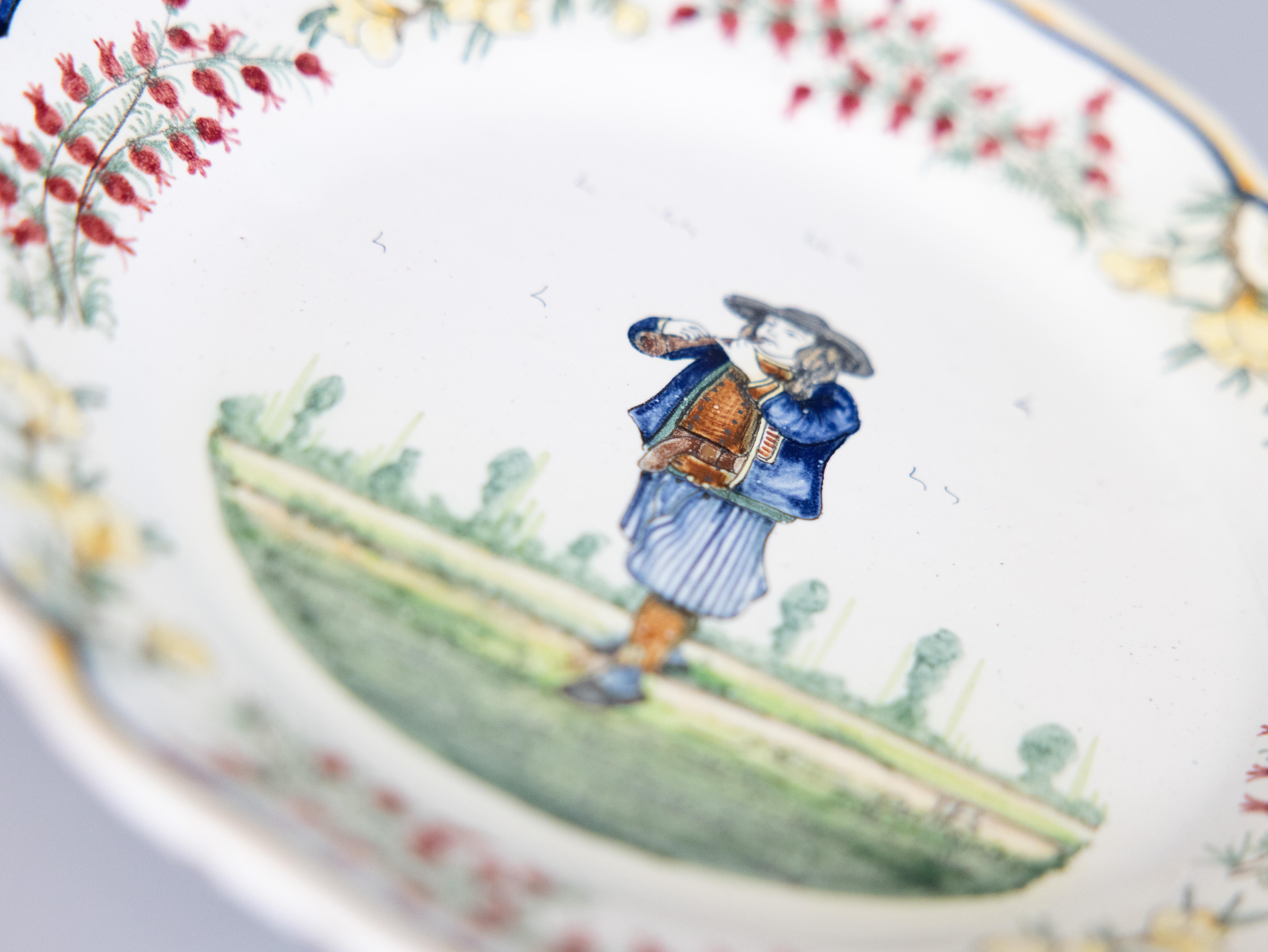 XIXe siècle Paire d'assiettes festonnées Quimper en faïence française du 19ème siècle en vente