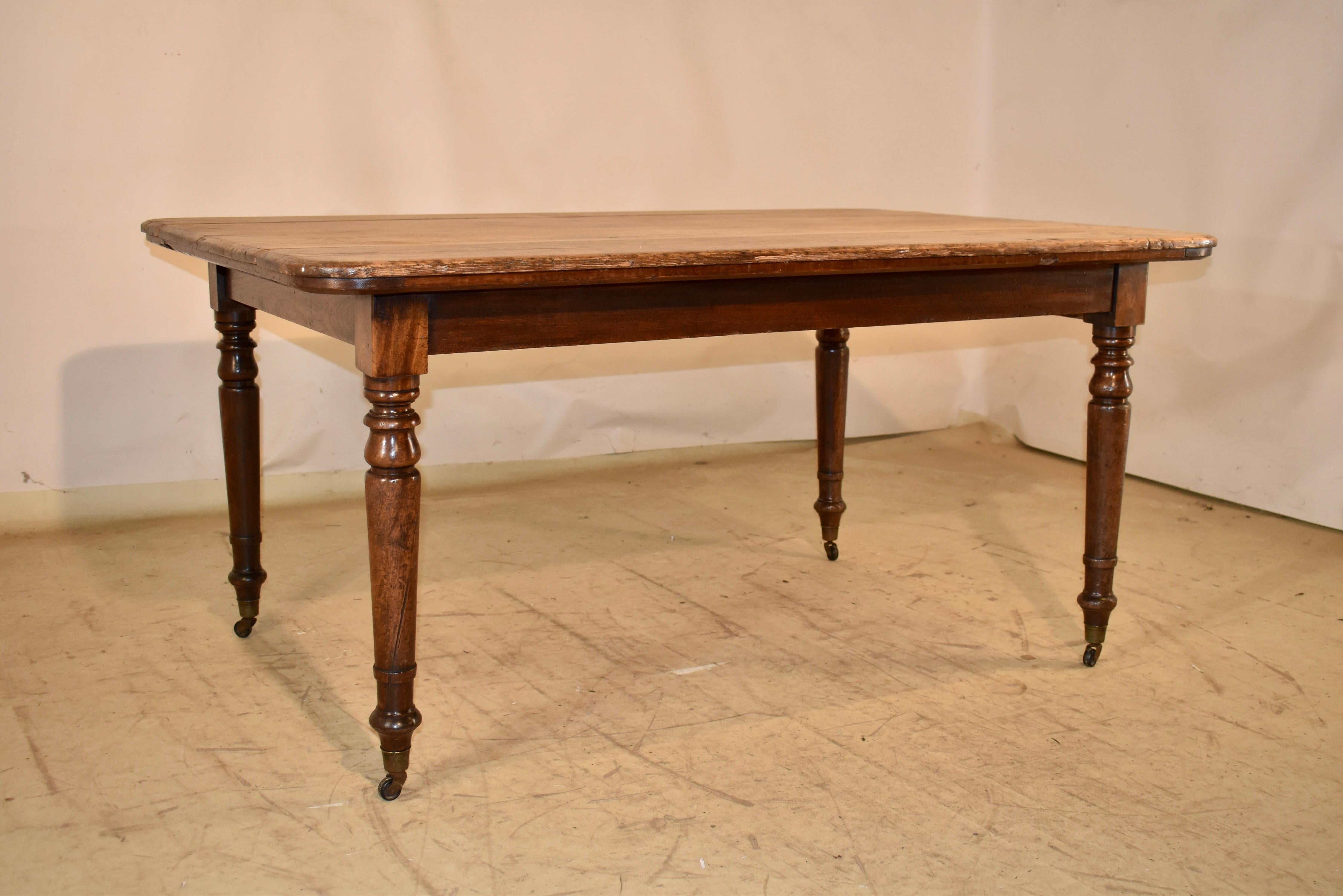 Französischer Bauernhoftisch aus dem 19. (Gedrechselt) im Angebot