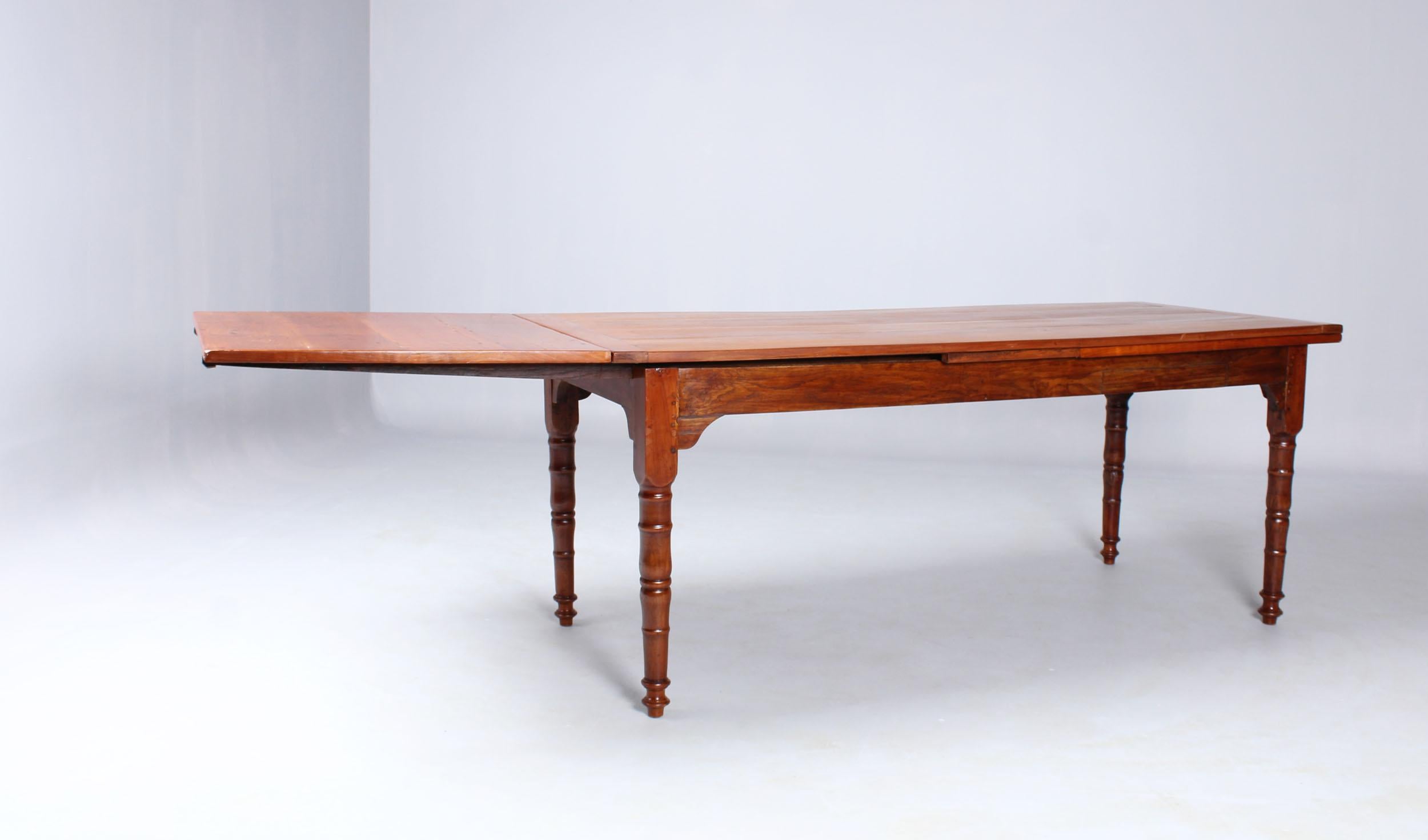 19th Century French Farmhouse or Country House Table, Solid Cherry, circa 1850 In Good Condition In Greven, DE