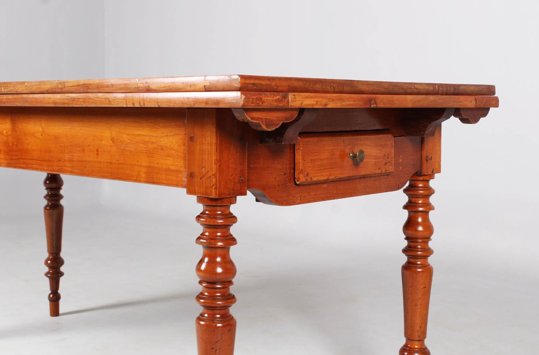 19th Century French Farmhouse Table, Cherrywood, Beautiful Patina In Good Condition In Greven, DE
