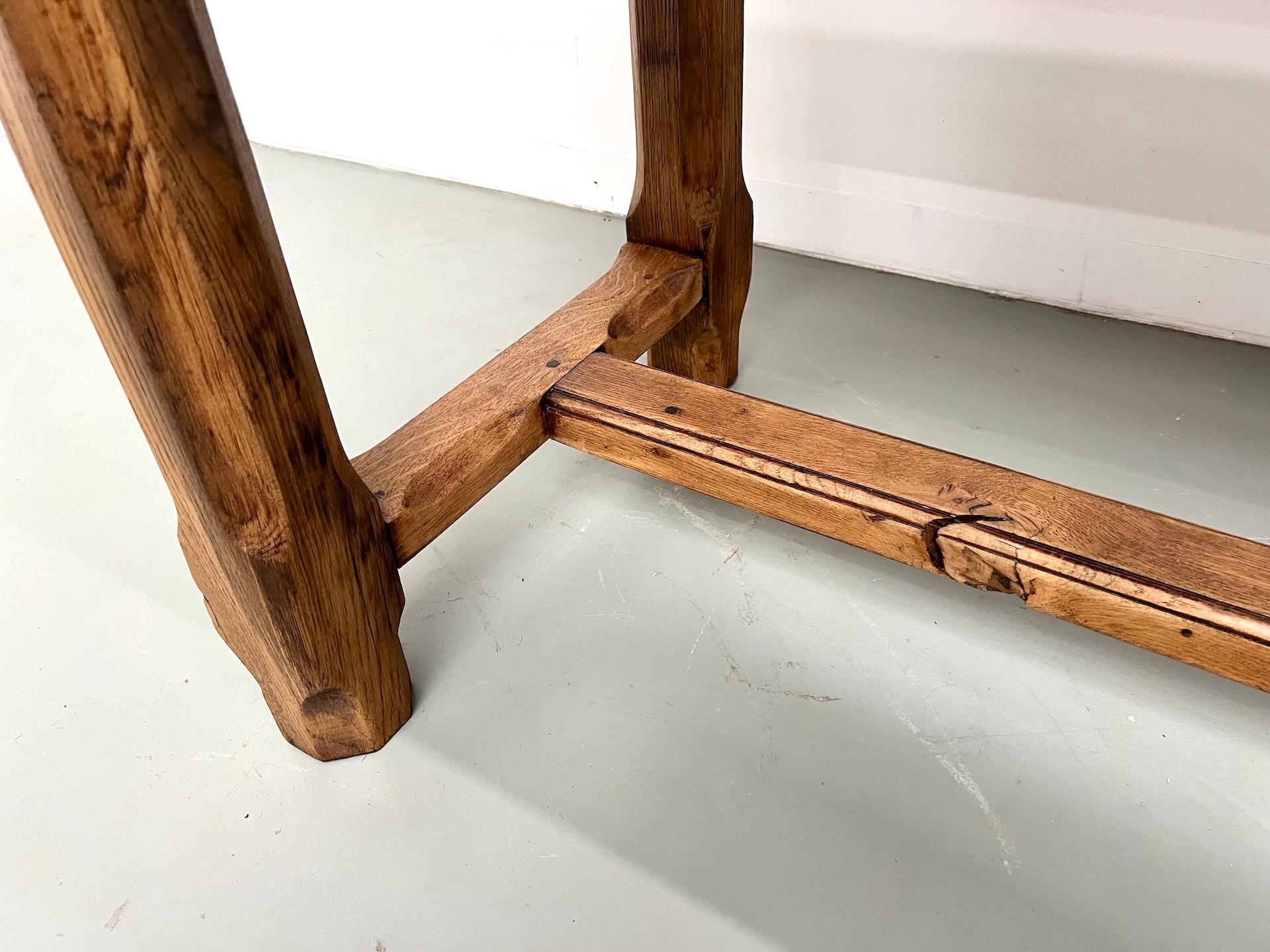 Table de ferme française du 19ème siècle en chêne et noyer en vente 4