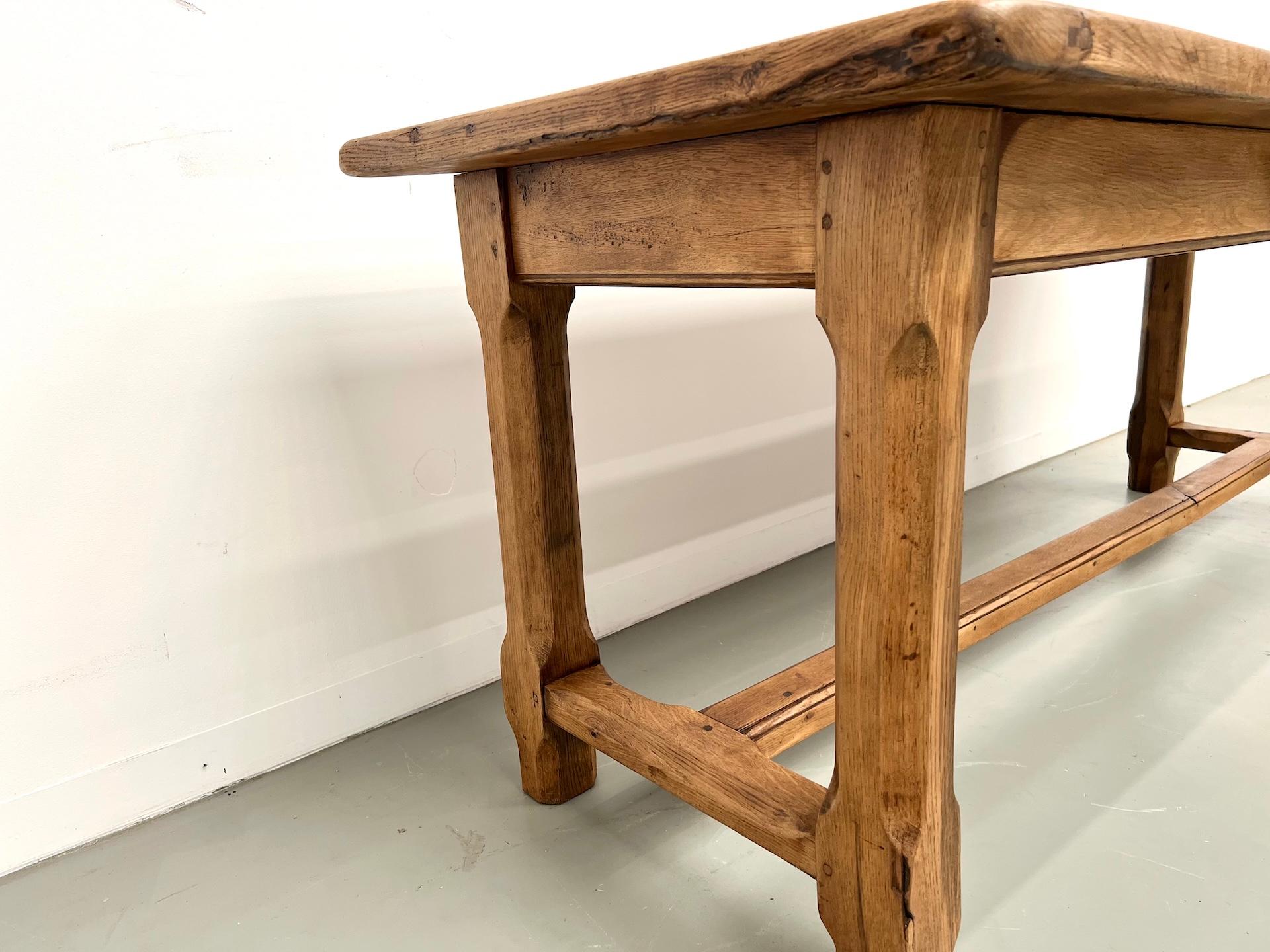 Table de ferme française du 19ème siècle en chêne et noyer en vente 13