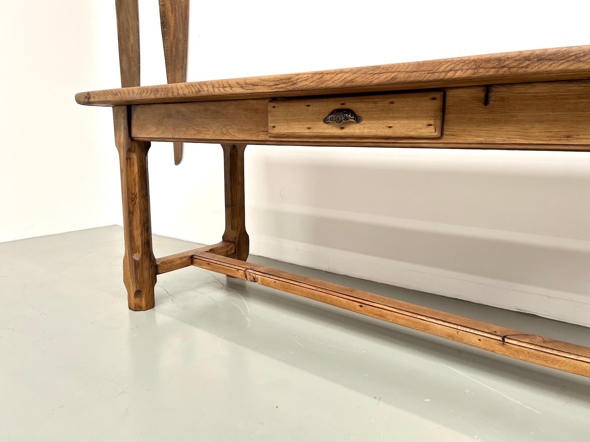 Table de ferme française du 19ème siècle en chêne et noyer en vente 1
