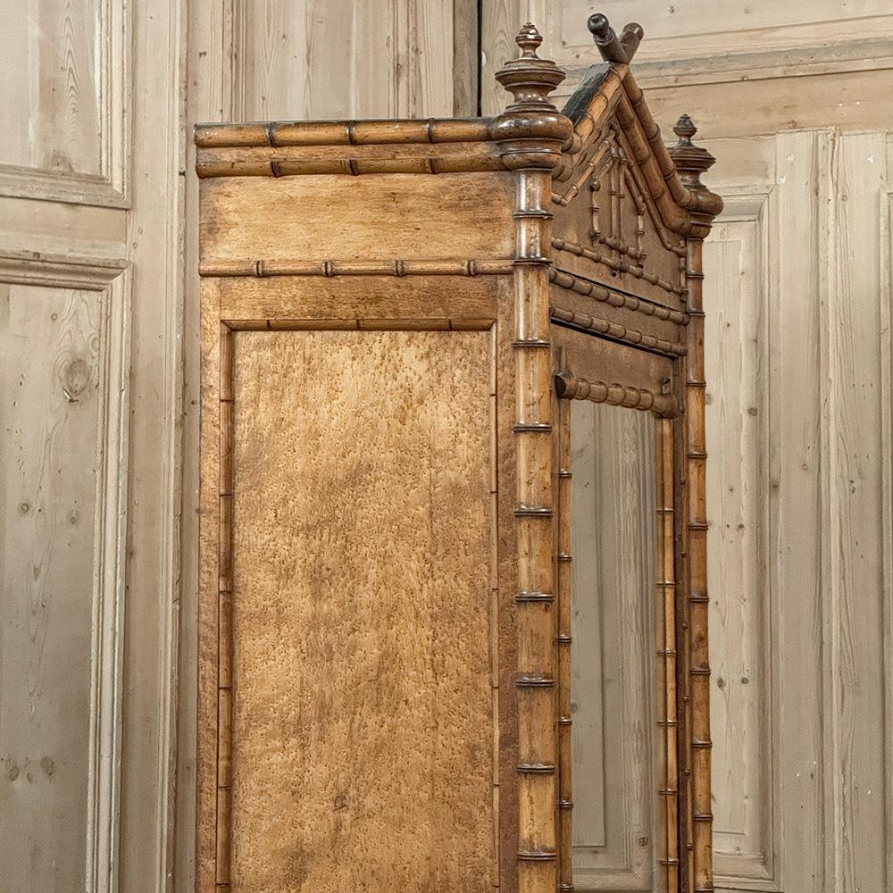 Armoire francese in finto bambù del XIX secolo in vendita 3