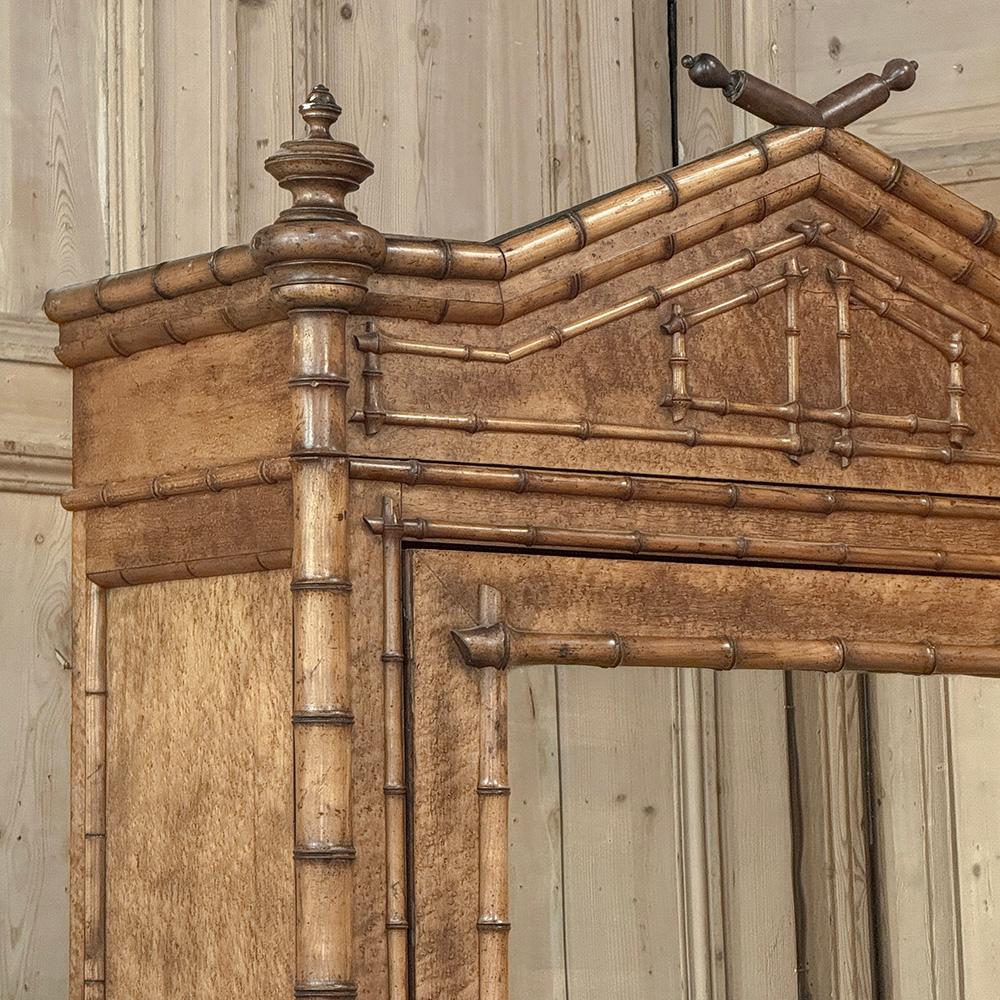 Fatto a mano Armoire francese in finto bambù del XIX secolo in vendita