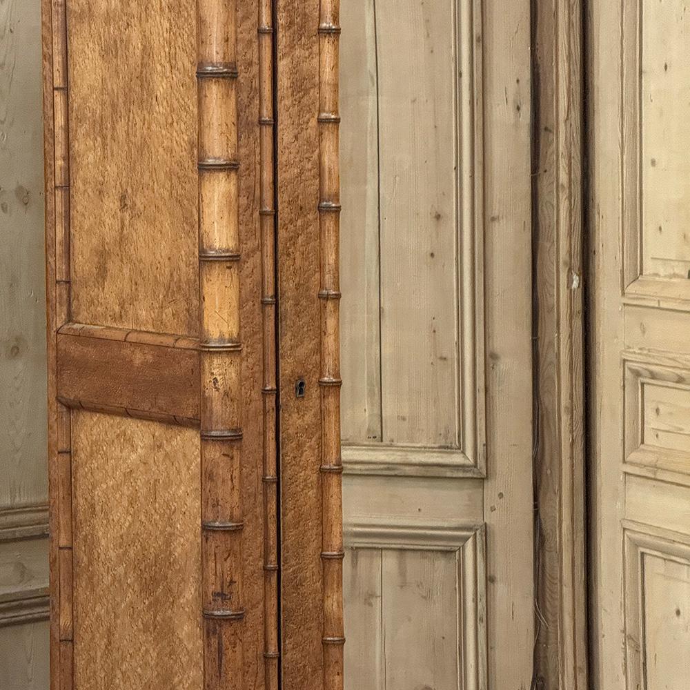 Armoire francese in finto bambù del XIX secolo In condizioni buone in vendita a Dallas, TX