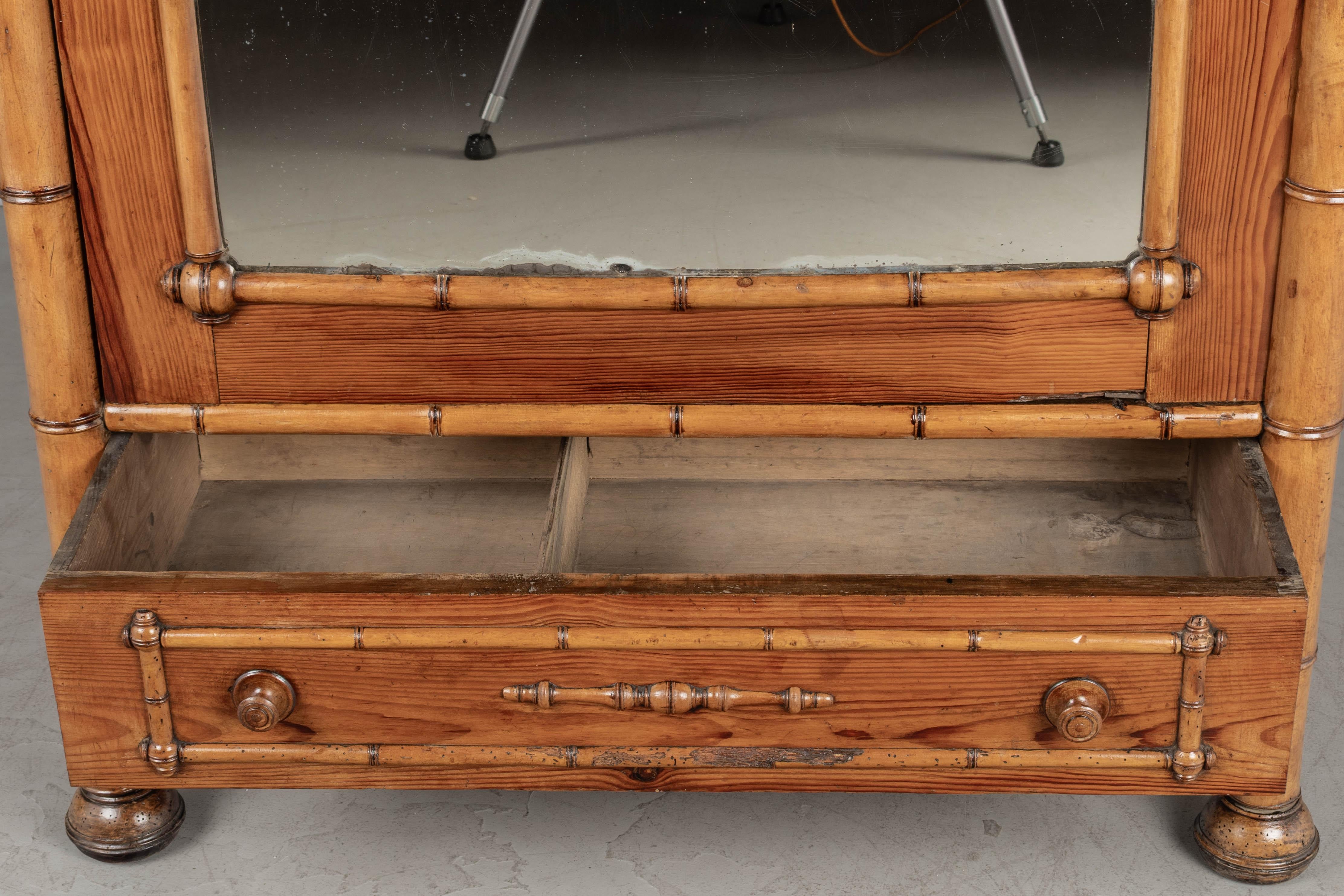 Armoire ou penderie en faux bambou du 19ème siècle en vente 3