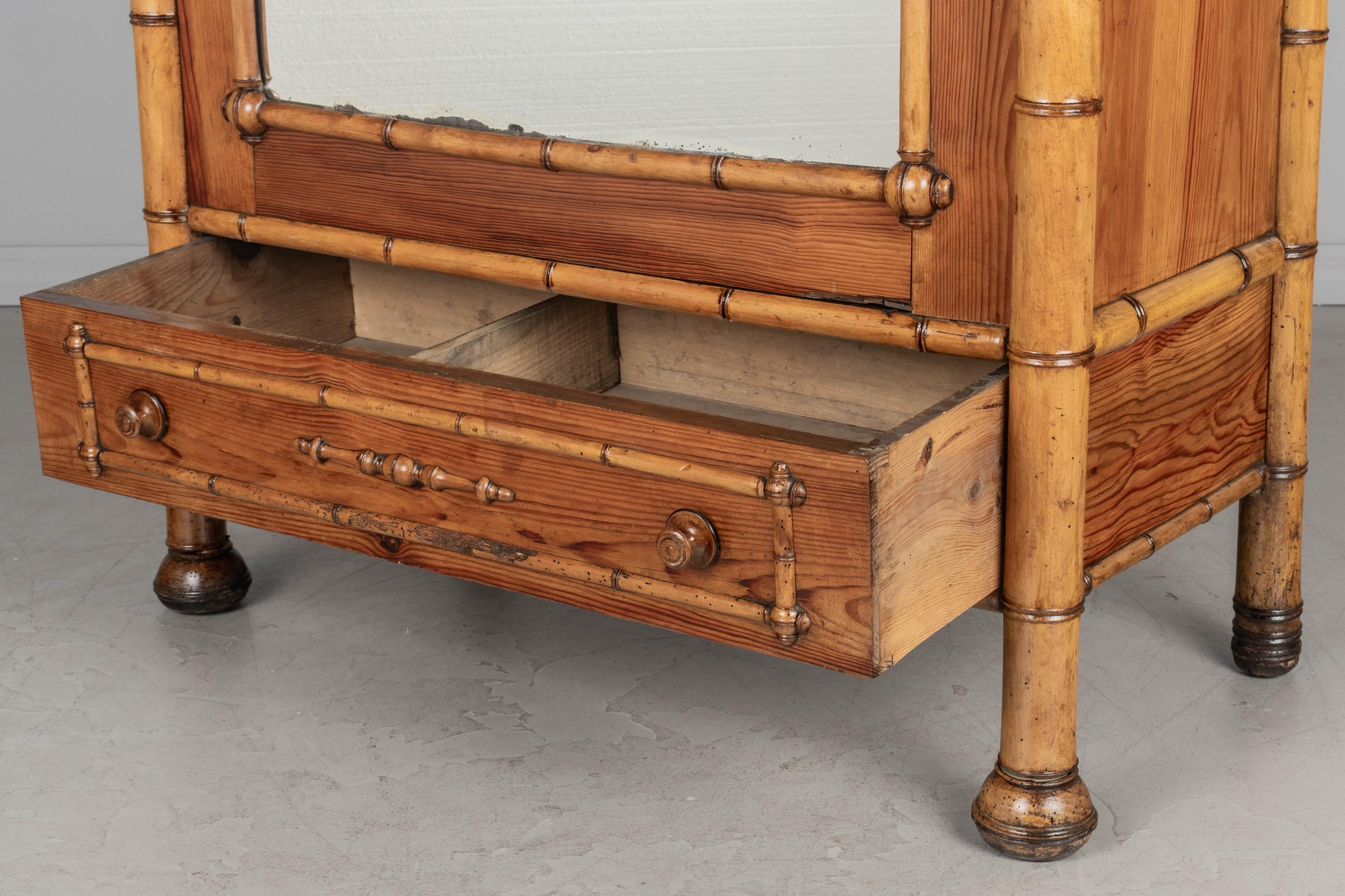 Armoire ou penderie en faux bambou du 19ème siècle en vente 4