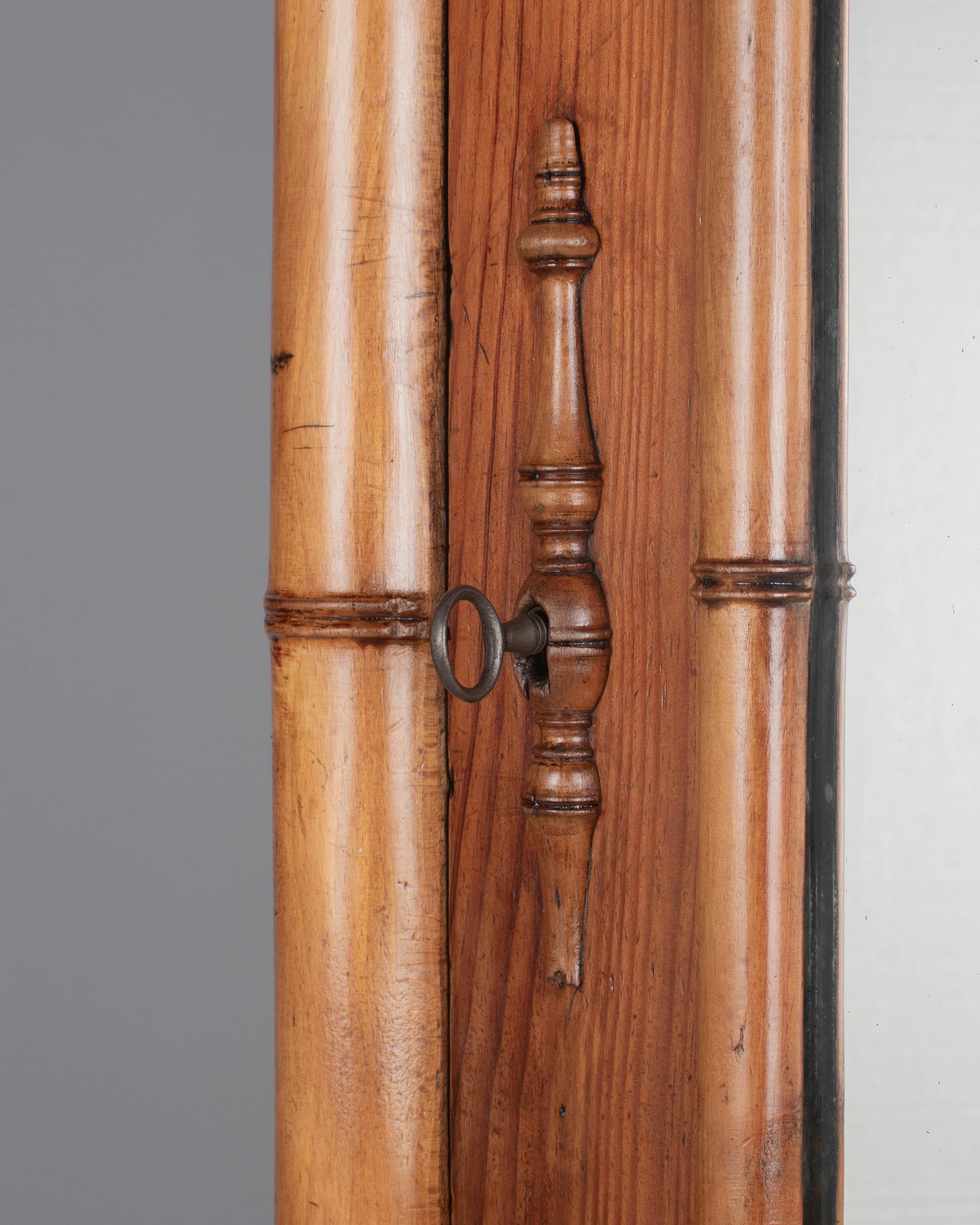 Armoire ou penderie en faux bambou du 19ème siècle en vente 5