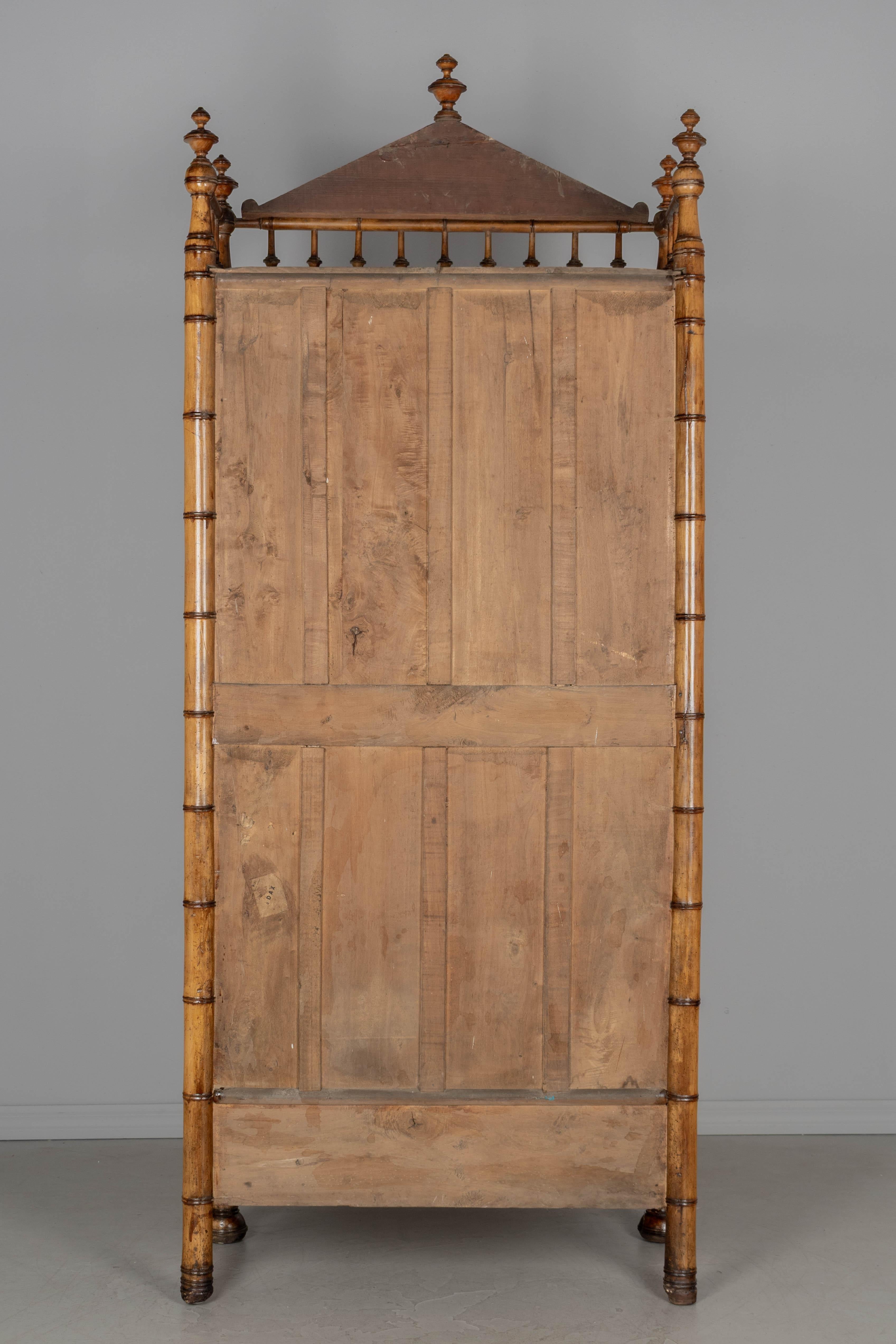 XIXe siècle Armoire ou penderie en faux bambou du 19ème siècle en vente