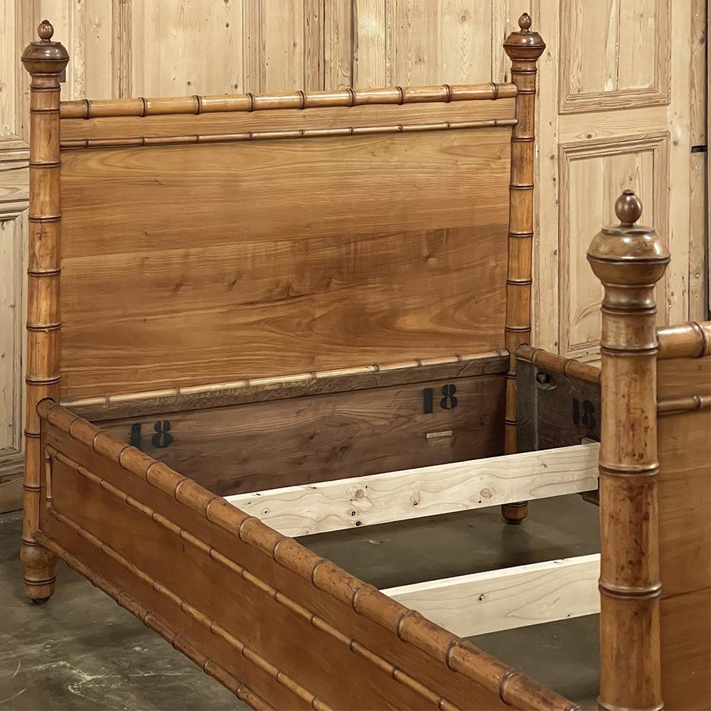 19. Jahrhundert Französisch Faux Bamboo Bett im Zustand „Gut“ im Angebot in Dallas, TX