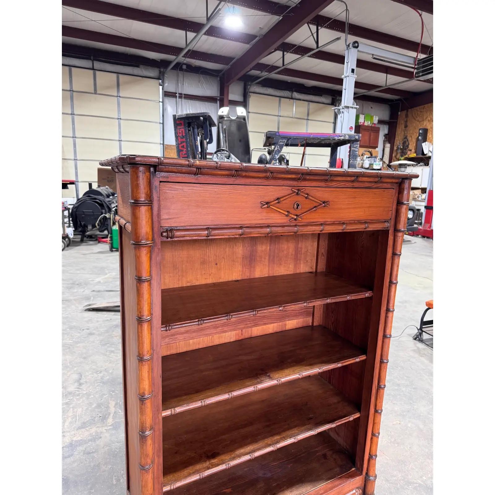 Finto bambù Libreria francese in finto bambù del XIX secolo in vendita