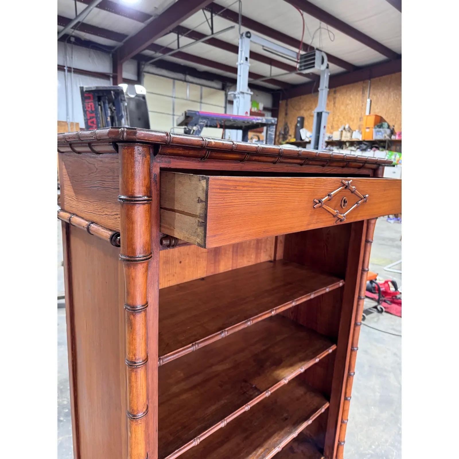 Libreria francese in finto bambù del XIX secolo in vendita 1