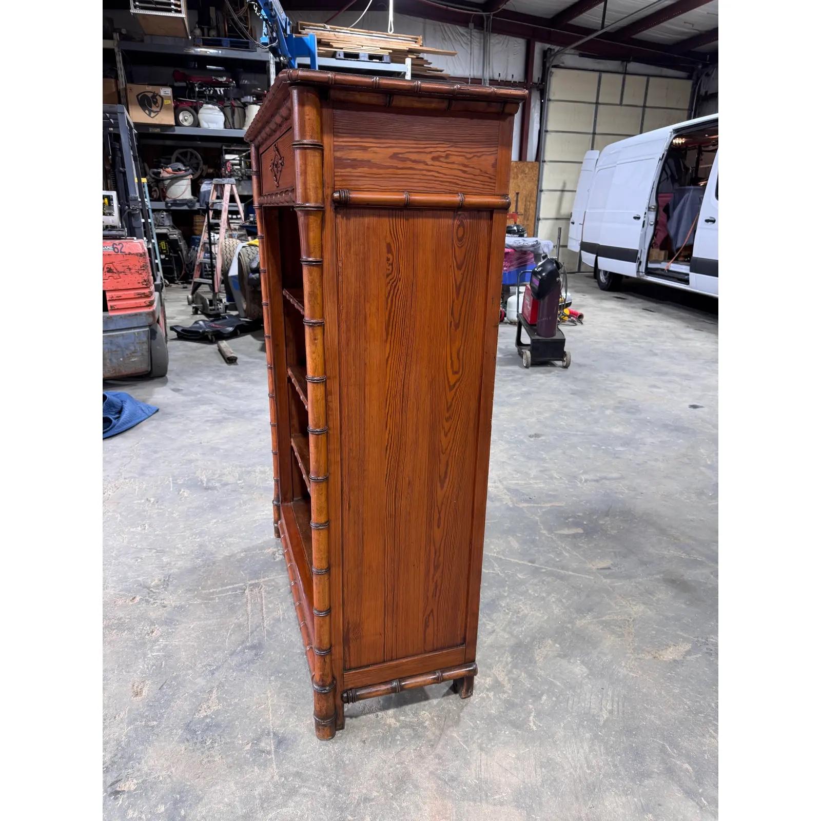 Libreria francese in finto bambù del XIX secolo in vendita 4