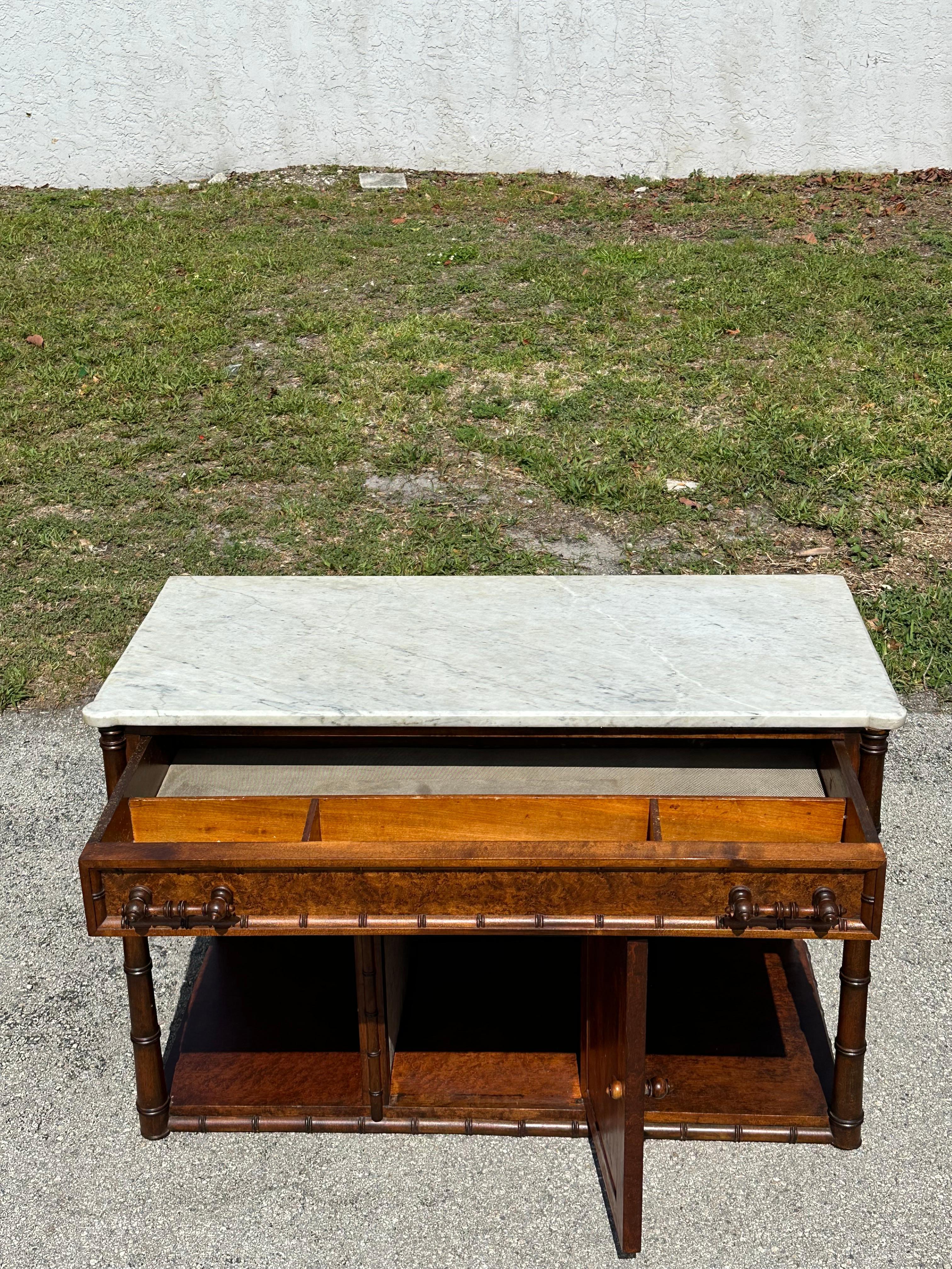 Französische Kommode/ Sideboard aus Kunstbambus, Wurzelholz und weißem Marmor, 19. Jahrhundert im Angebot 2