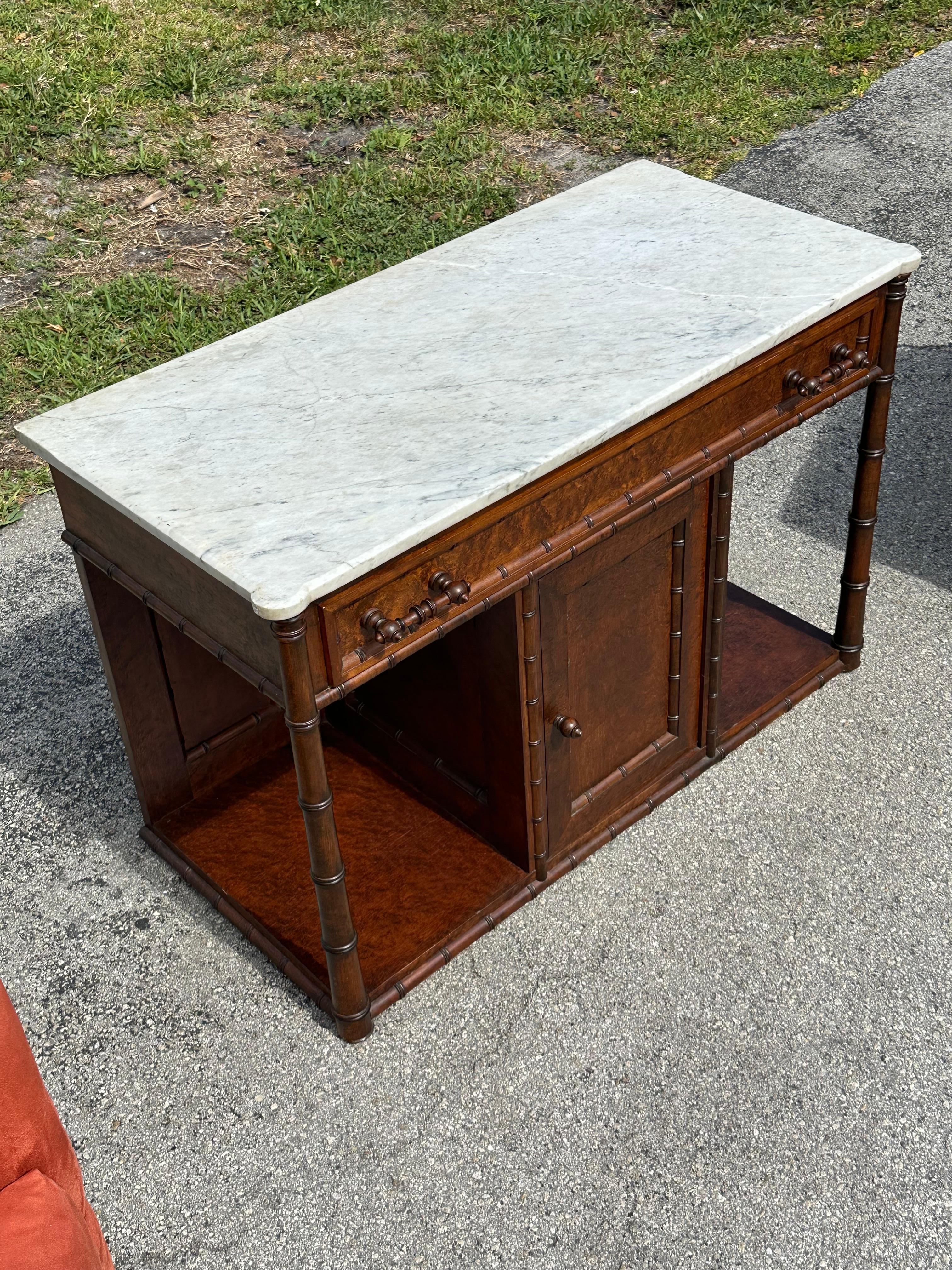 Französische Kommode/ Sideboard aus Kunstbambus, Wurzelholz und weißem Marmor, 19. Jahrhundert im Angebot 3