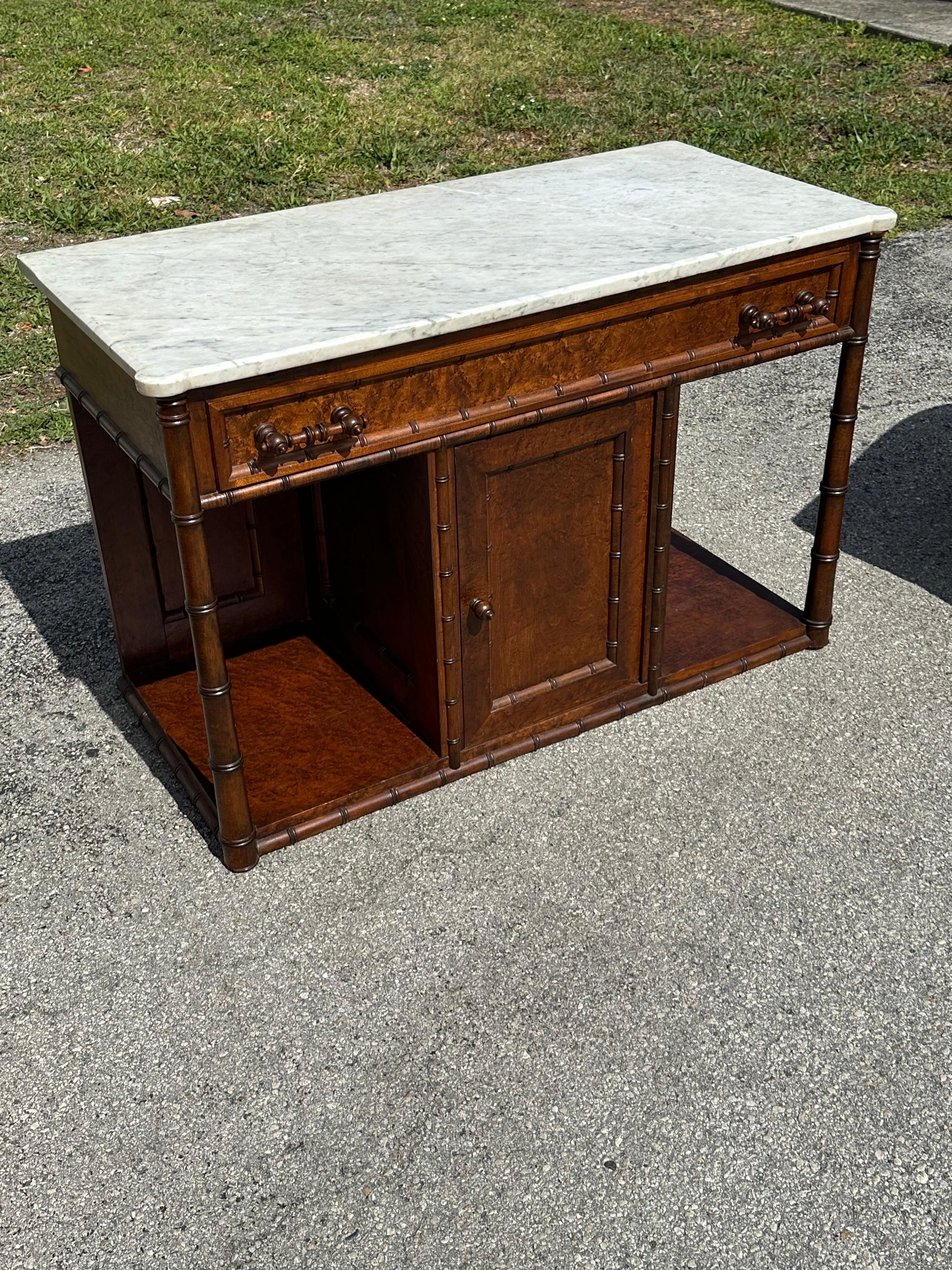 Französische Kommode/ Sideboard aus Kunstbambus, Wurzelholz und weißem Marmor, 19. Jahrhundert im Angebot 4