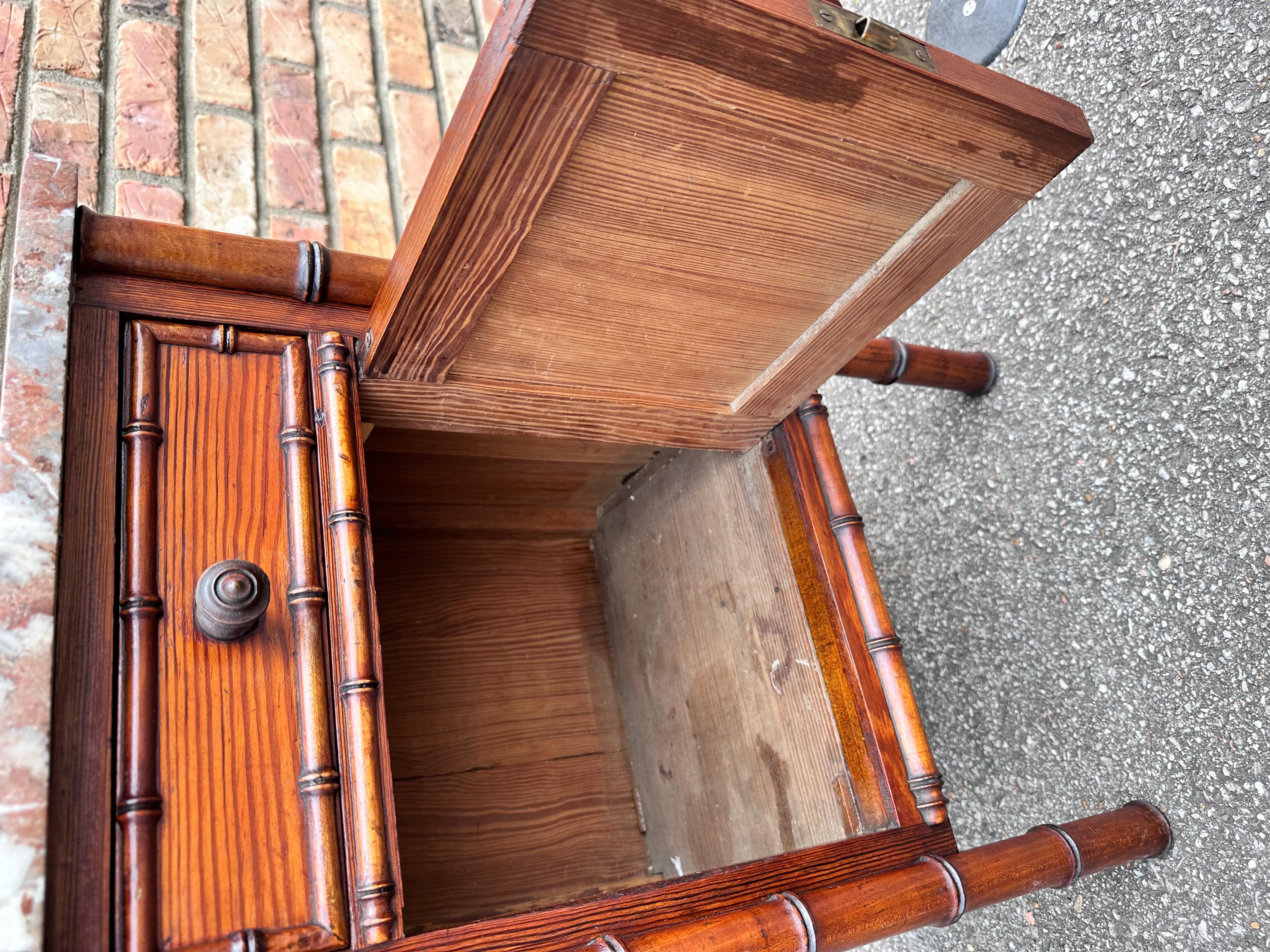 Fin du XIXe siècle Armoire française du 19ème siècle en faux bambou en vente