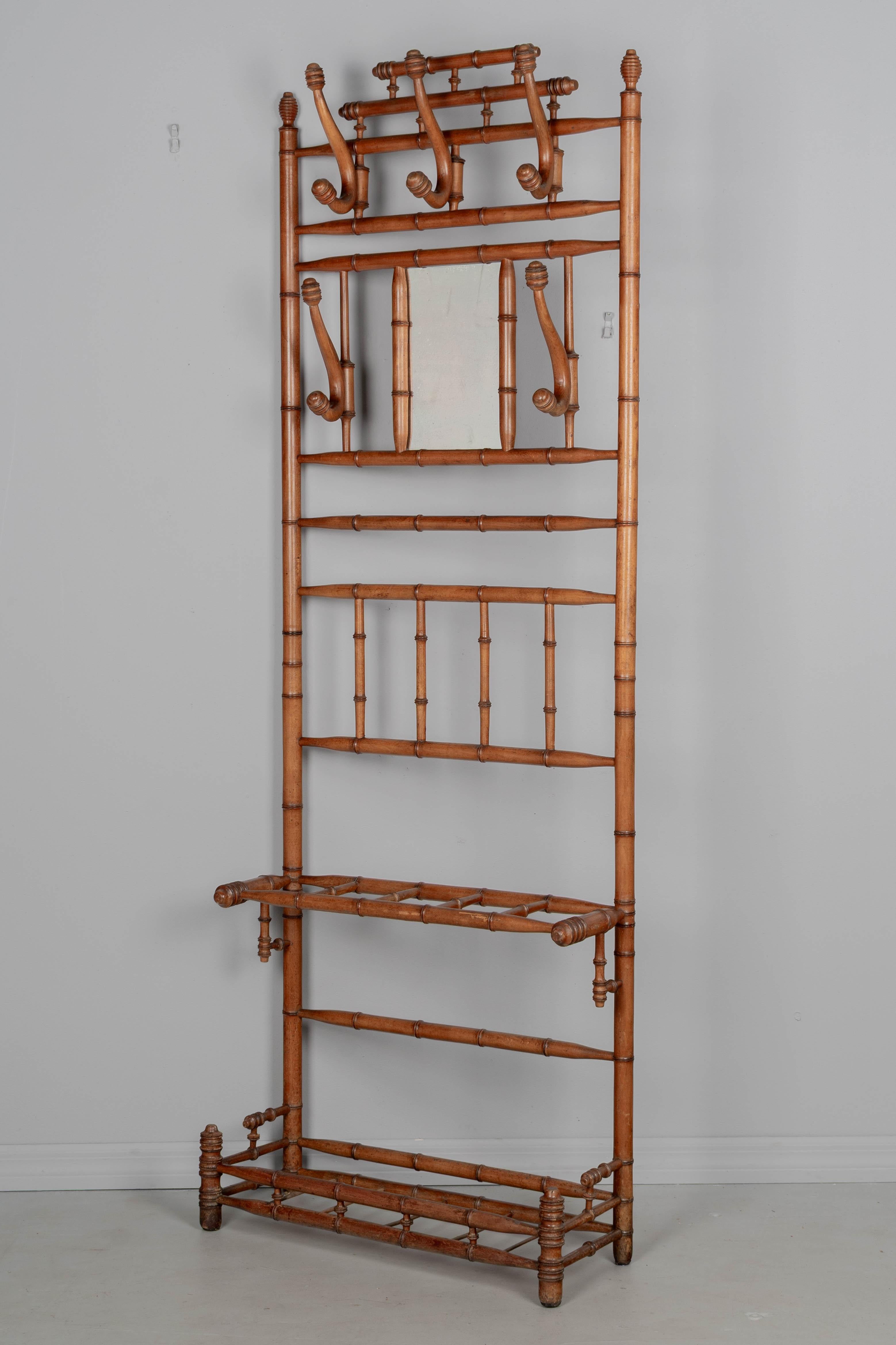 19. Jahrhundert Französisch Faux Bambus Halle Baum oder Kleiderständer (Französische Provence) im Angebot