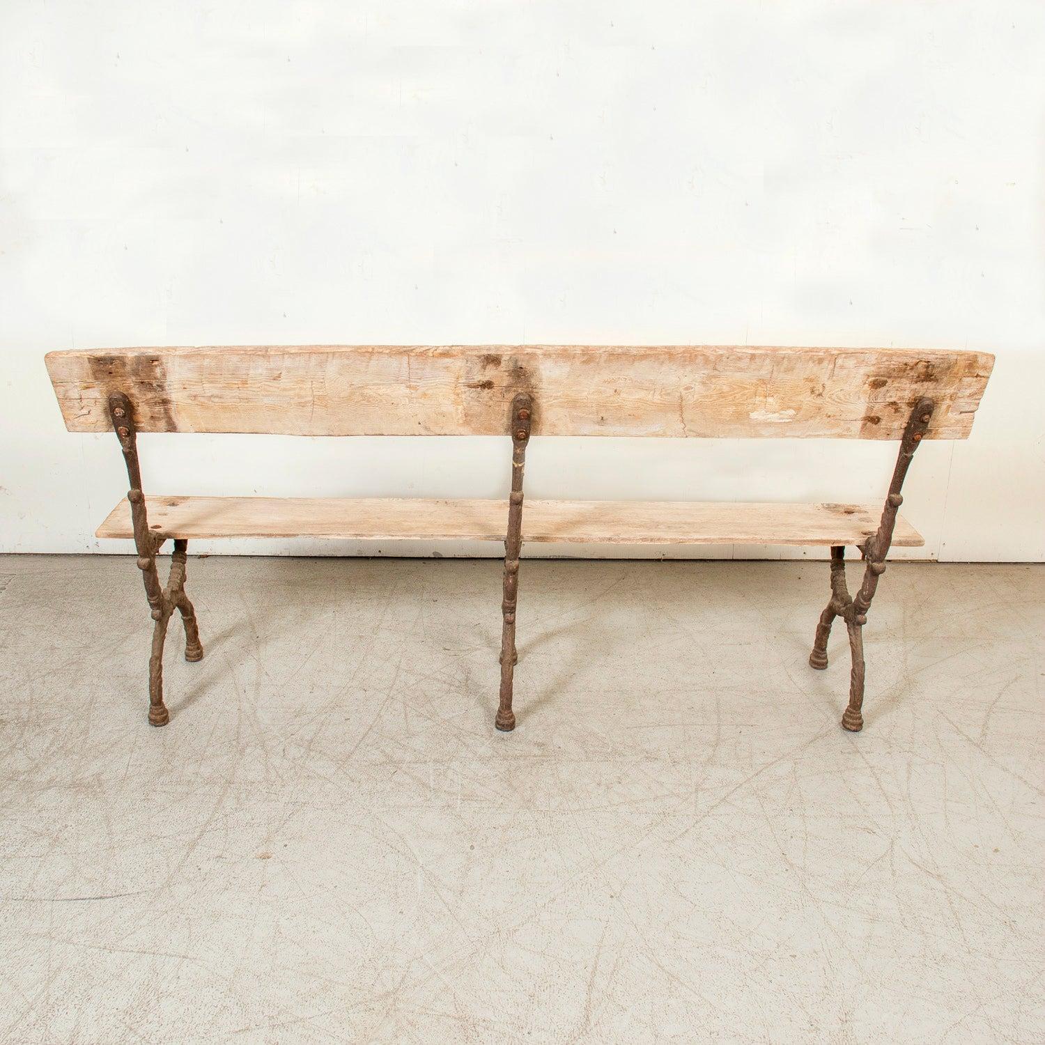 Banc de jardin français du 19ème siècle en fonte et bois blanchi en vente 5