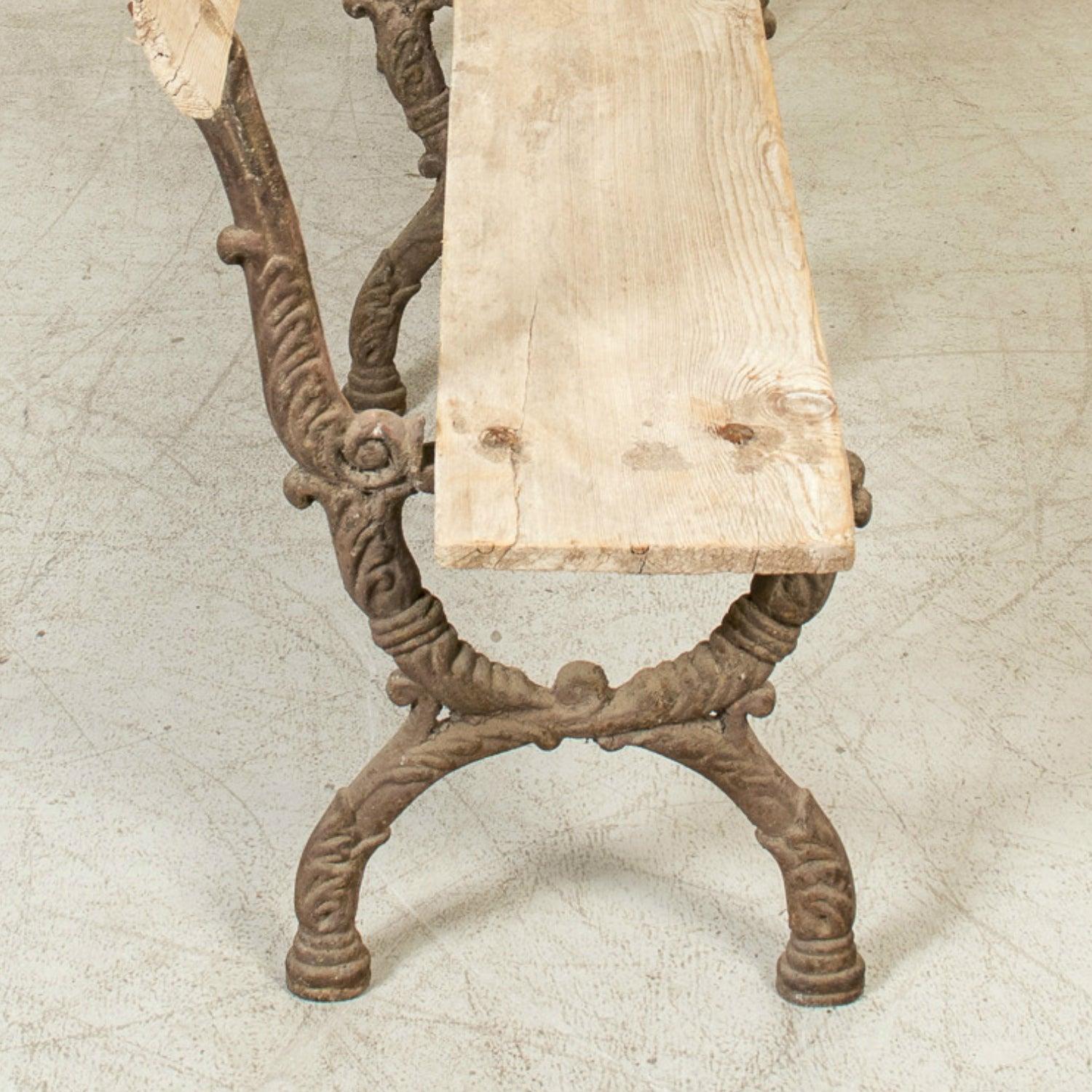 Banc de jardin français du 19ème siècle en fonte et bois blanchi en vente 1