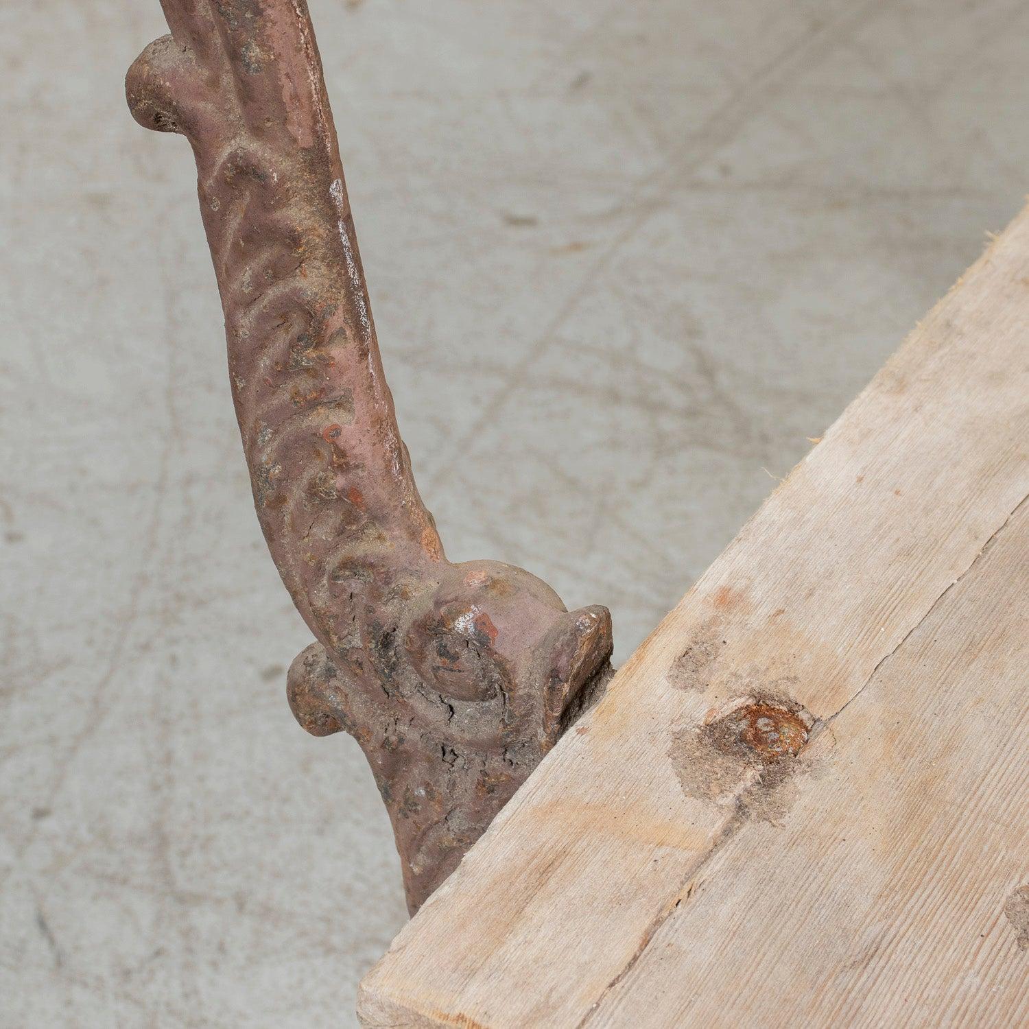 Banc de jardin français du 19ème siècle en fonte et bois blanchi en vente 3