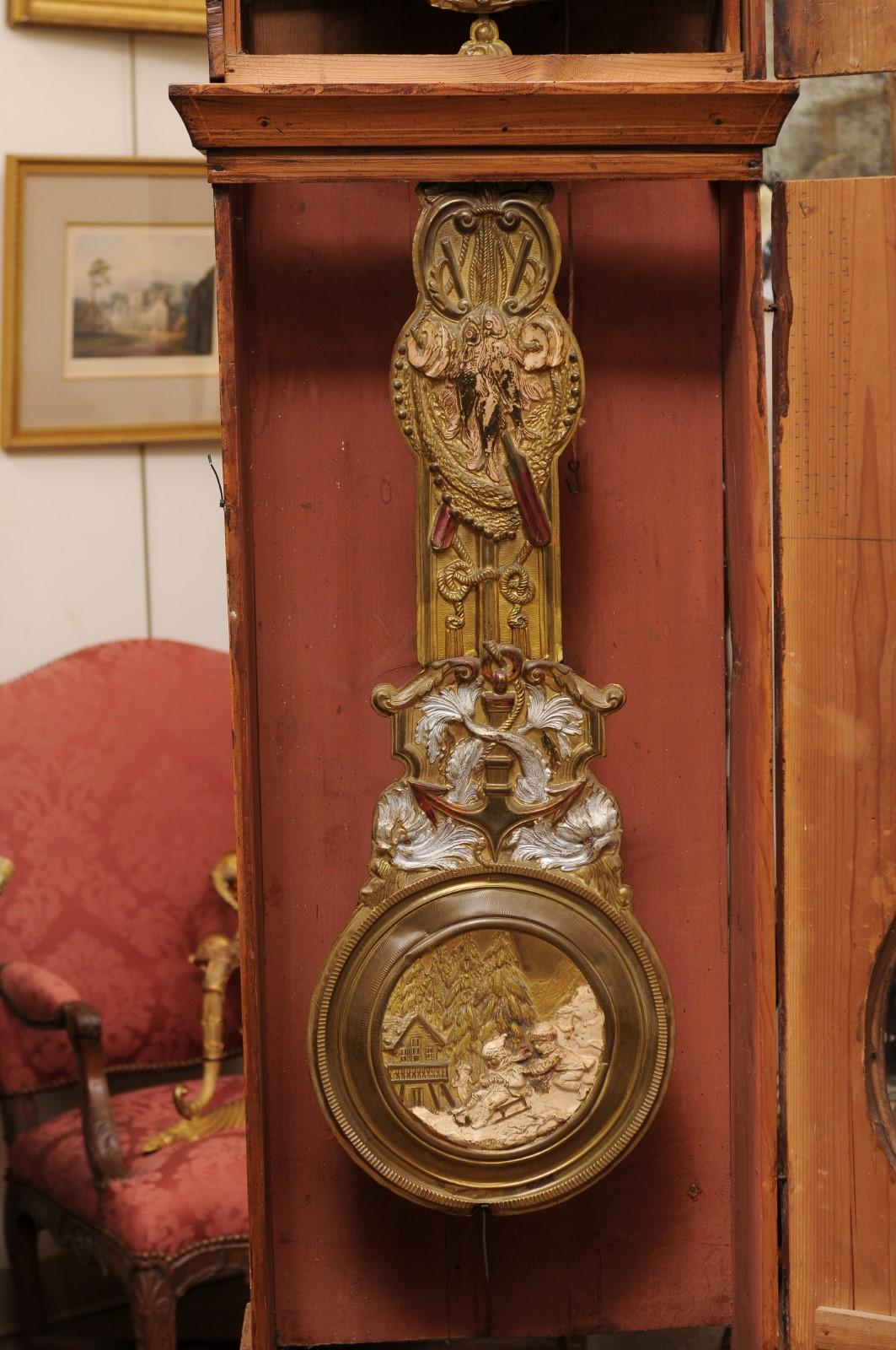 Bois Horloge de parquet française du 19ème siècle peinte en faux bois avec métal doré pressé en vente