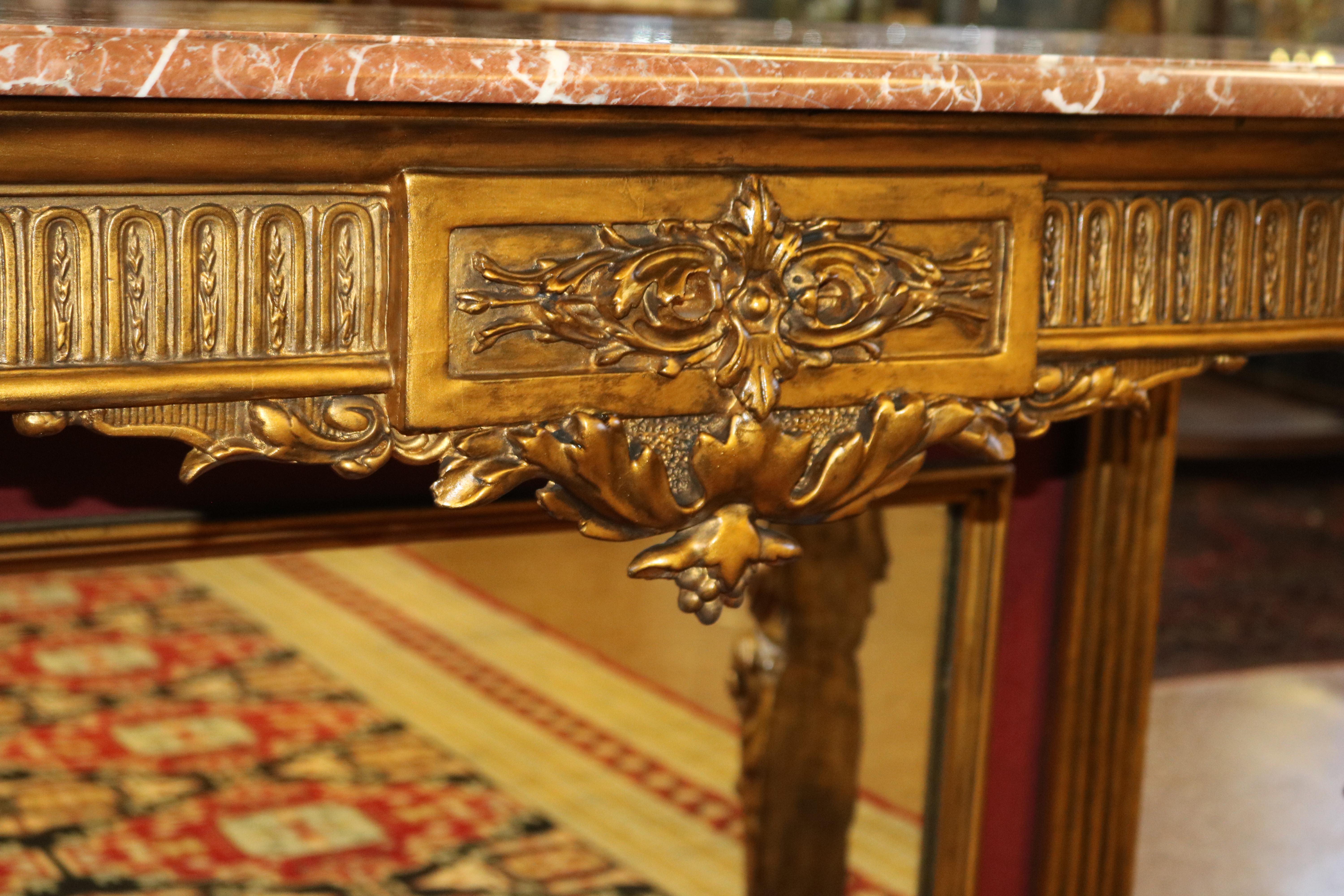 Table console figurative française du 19ème siècle avec plateau en marbre doré et miroir à l'arrière en vente 1