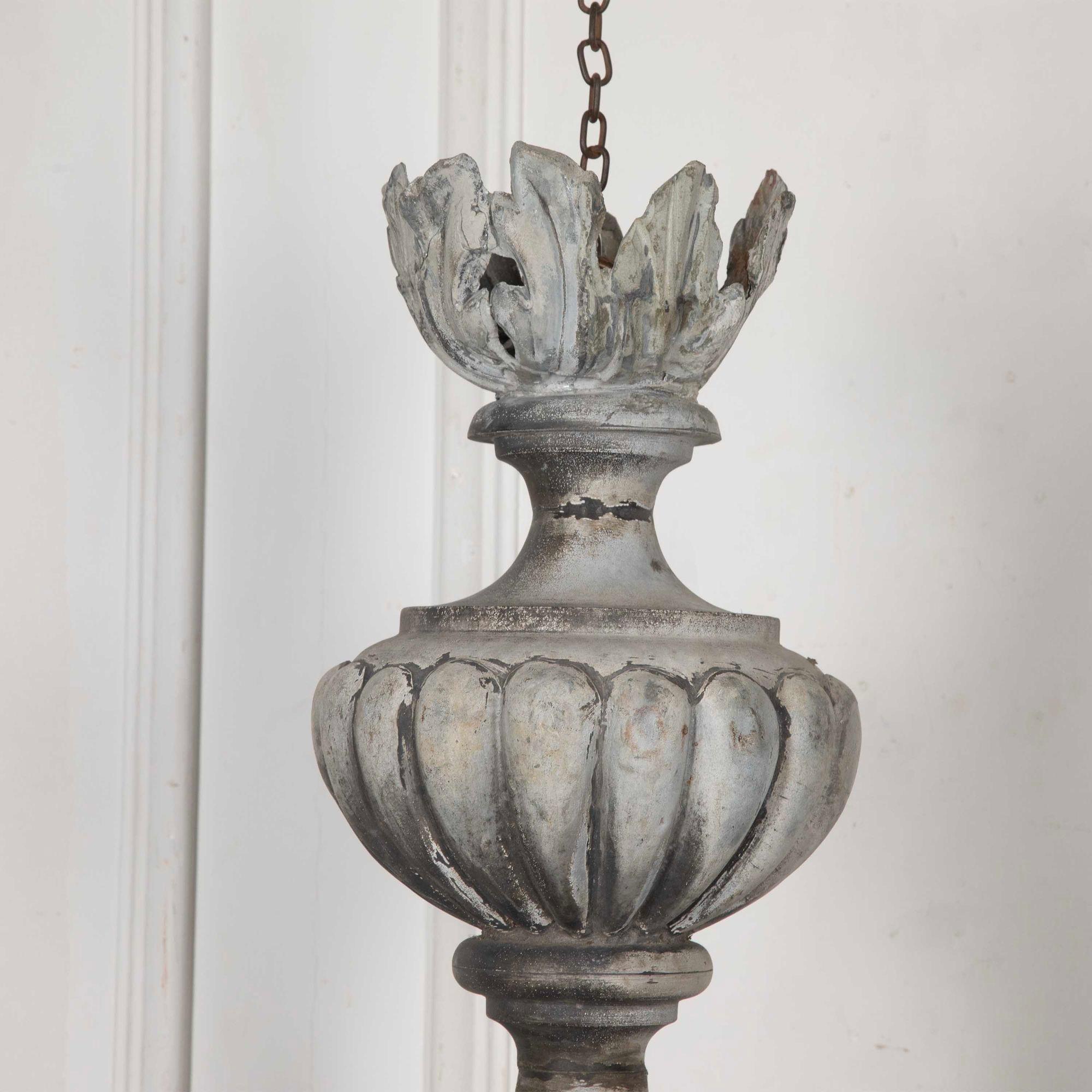 Francese Lampadario francese del XIX secolo con pinna in vendita