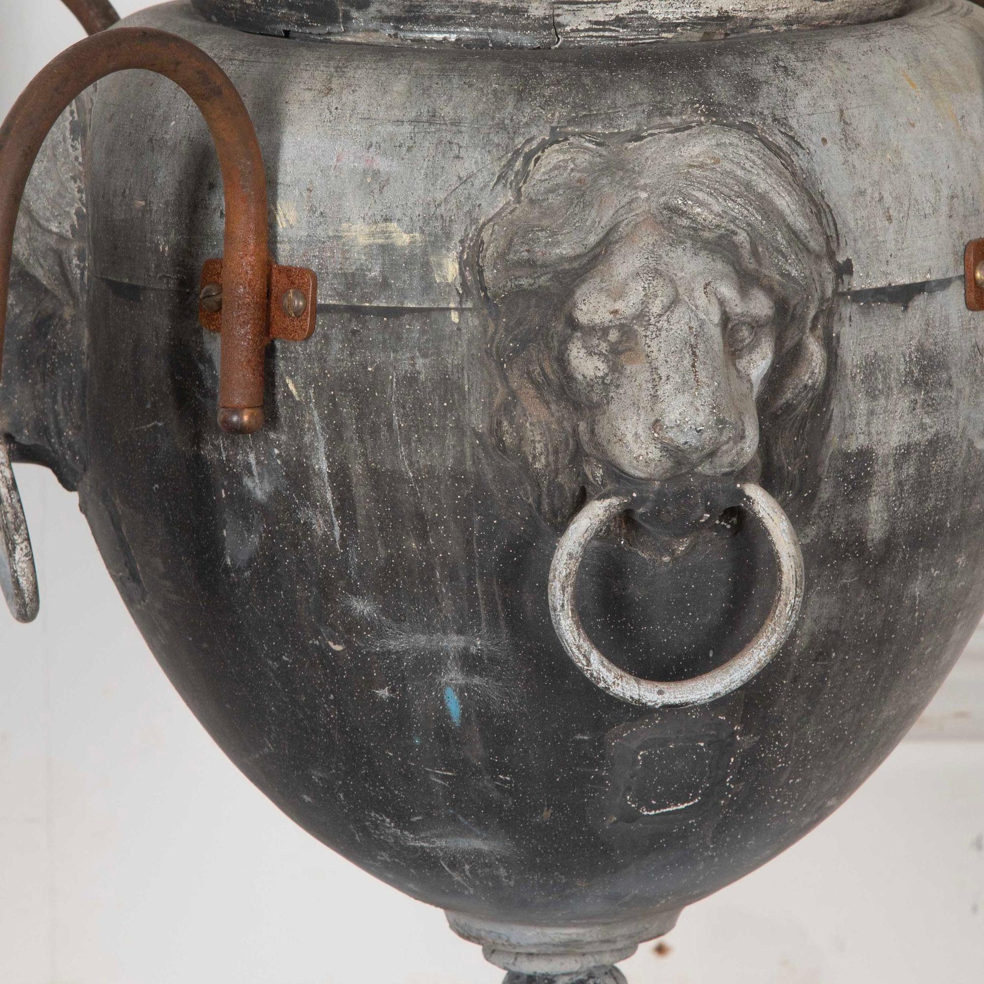 Lampadario francese del XIX secolo con pinna in vendita 1