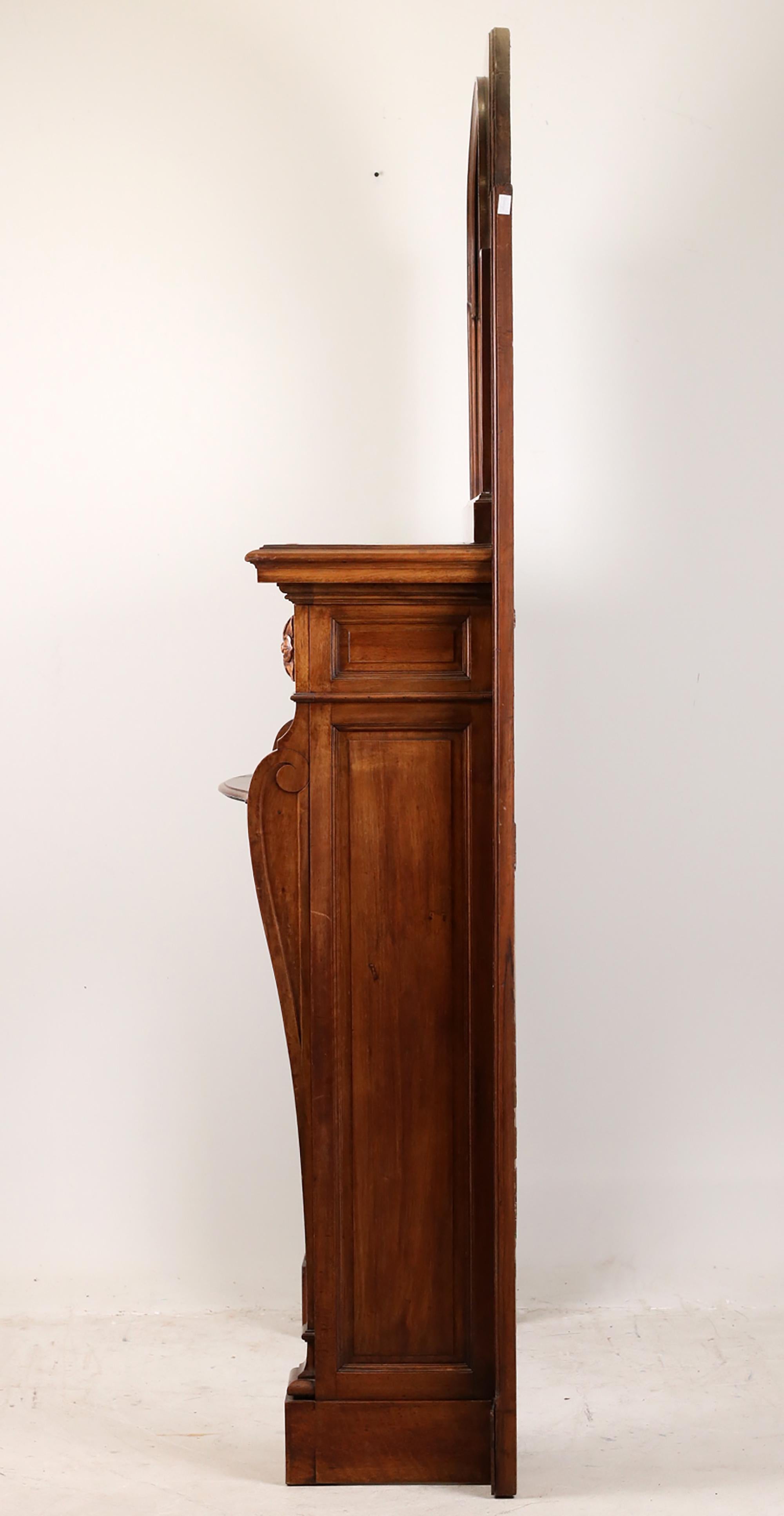 Legno Caminetto francese del XIX secolo, in noce in vendita
