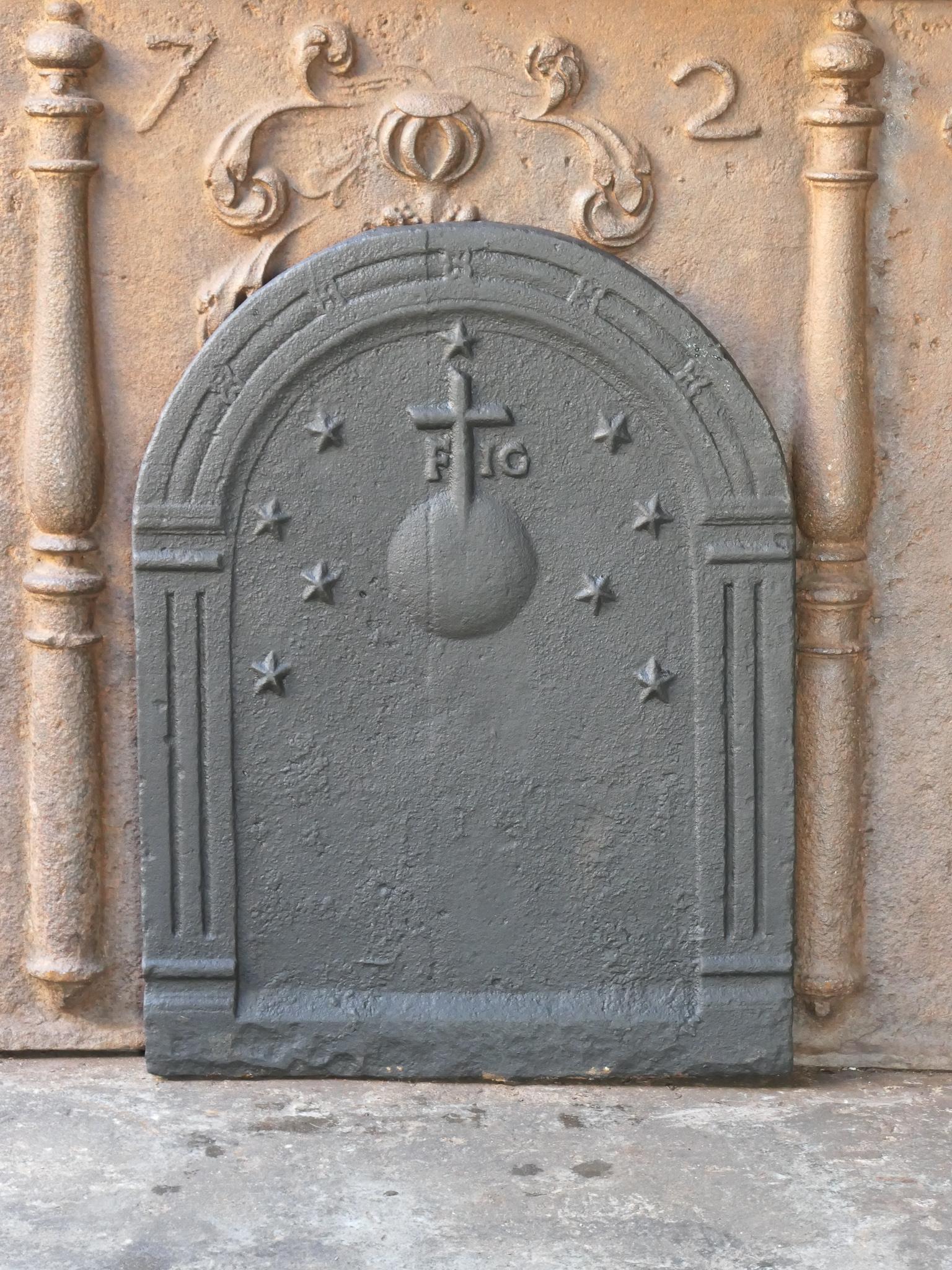 19th Century Napoleon III fireback with a christian orb and stars.

The fireback has a black / pewter patina and is in a good condition.

This product weighs more than 65 kg / 143 lbs. All our products that weigh 66 kg / 146 lbs or more are shipped