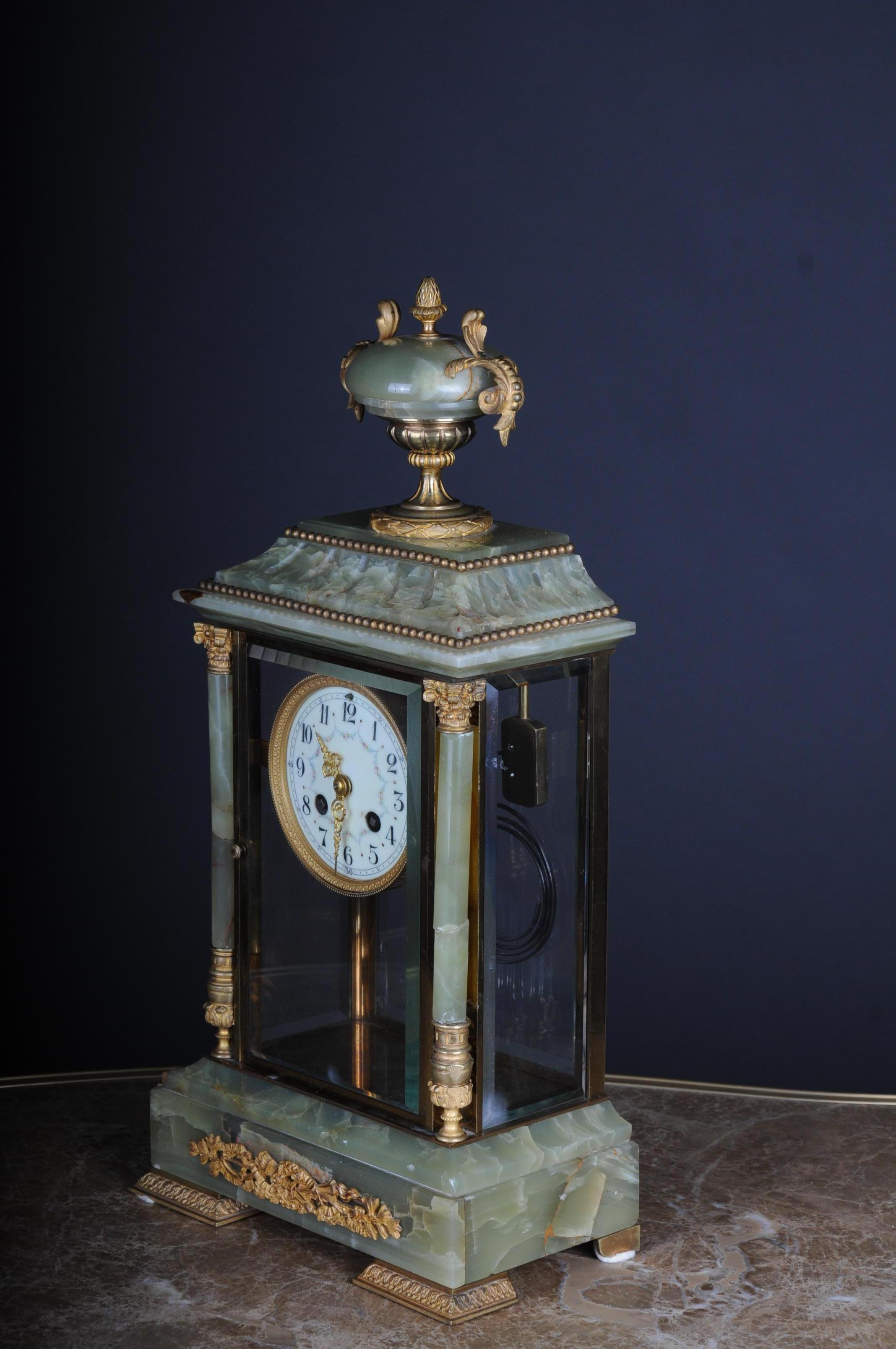 French fireplace clock onyx 1889 L.Marti et Cie Napoleon III
Onyx marble case with fire-gilt fittings circa 1889. The movement is signed with the inscription 