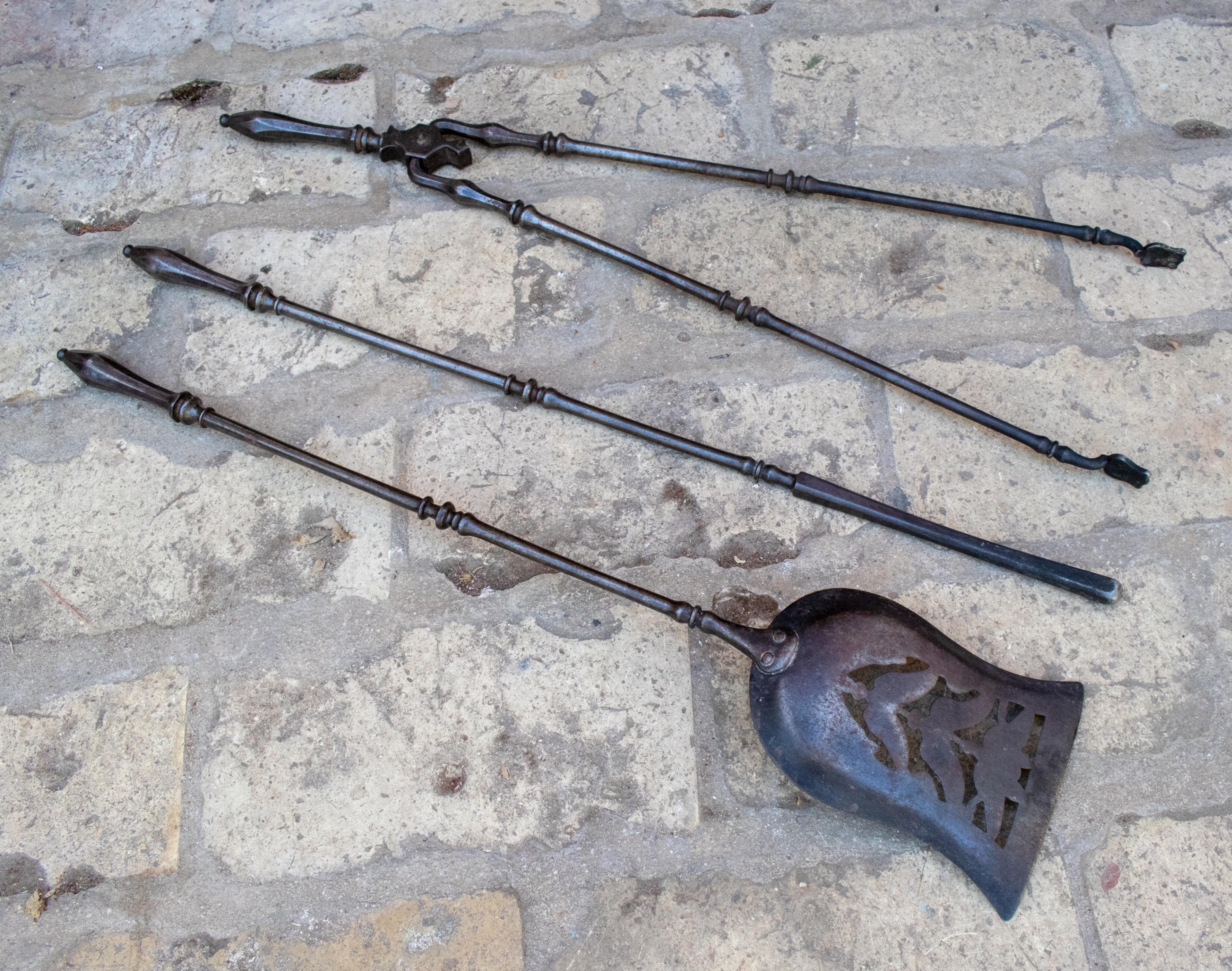 19th Century French Fireplace Wrought iron Tool Set In Good Condition In Marbella, ES