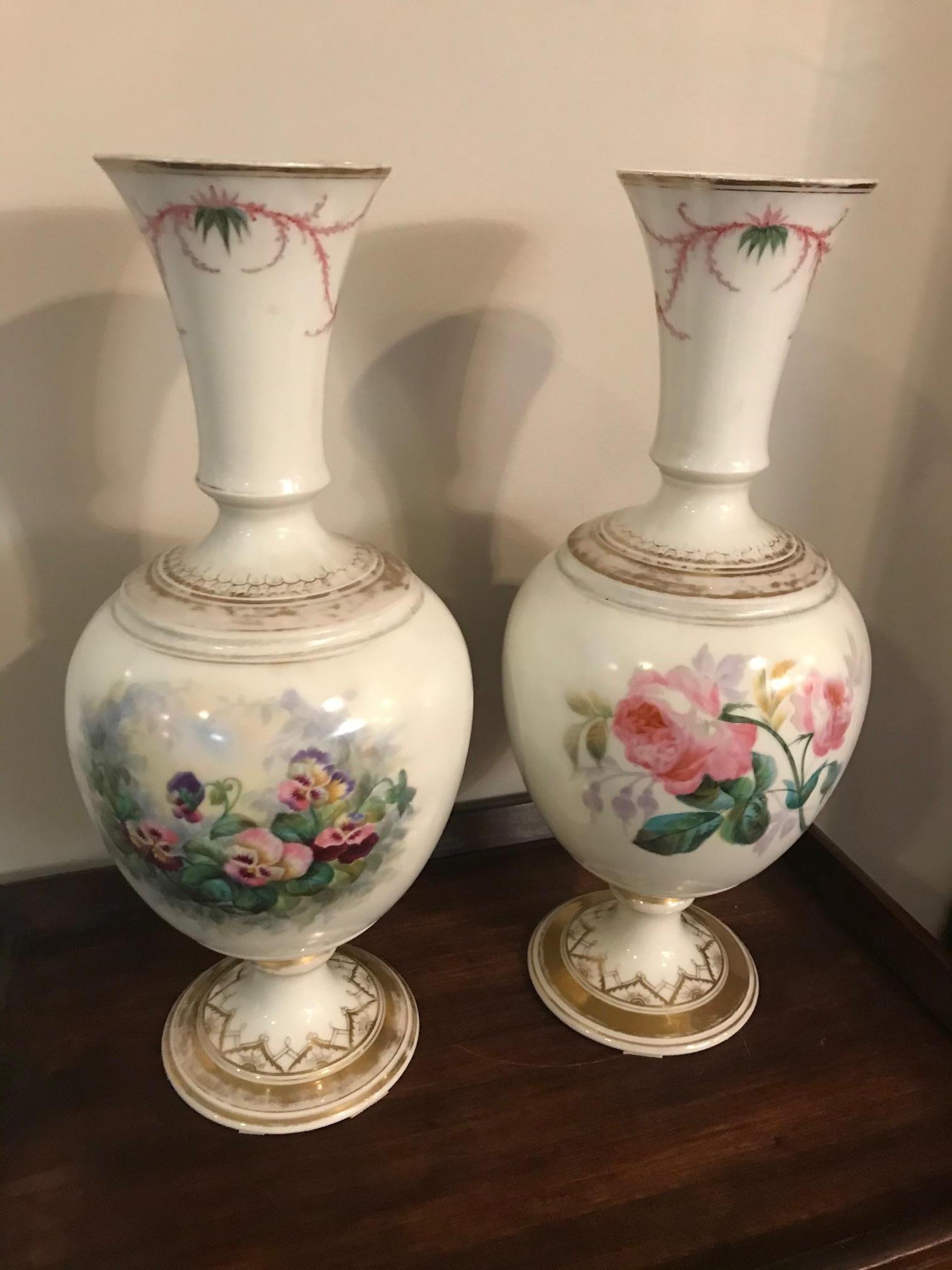19th Century French Flowers Decoration Pair of Vases, 1850s In Good Condition For Sale In LEGNY, FR