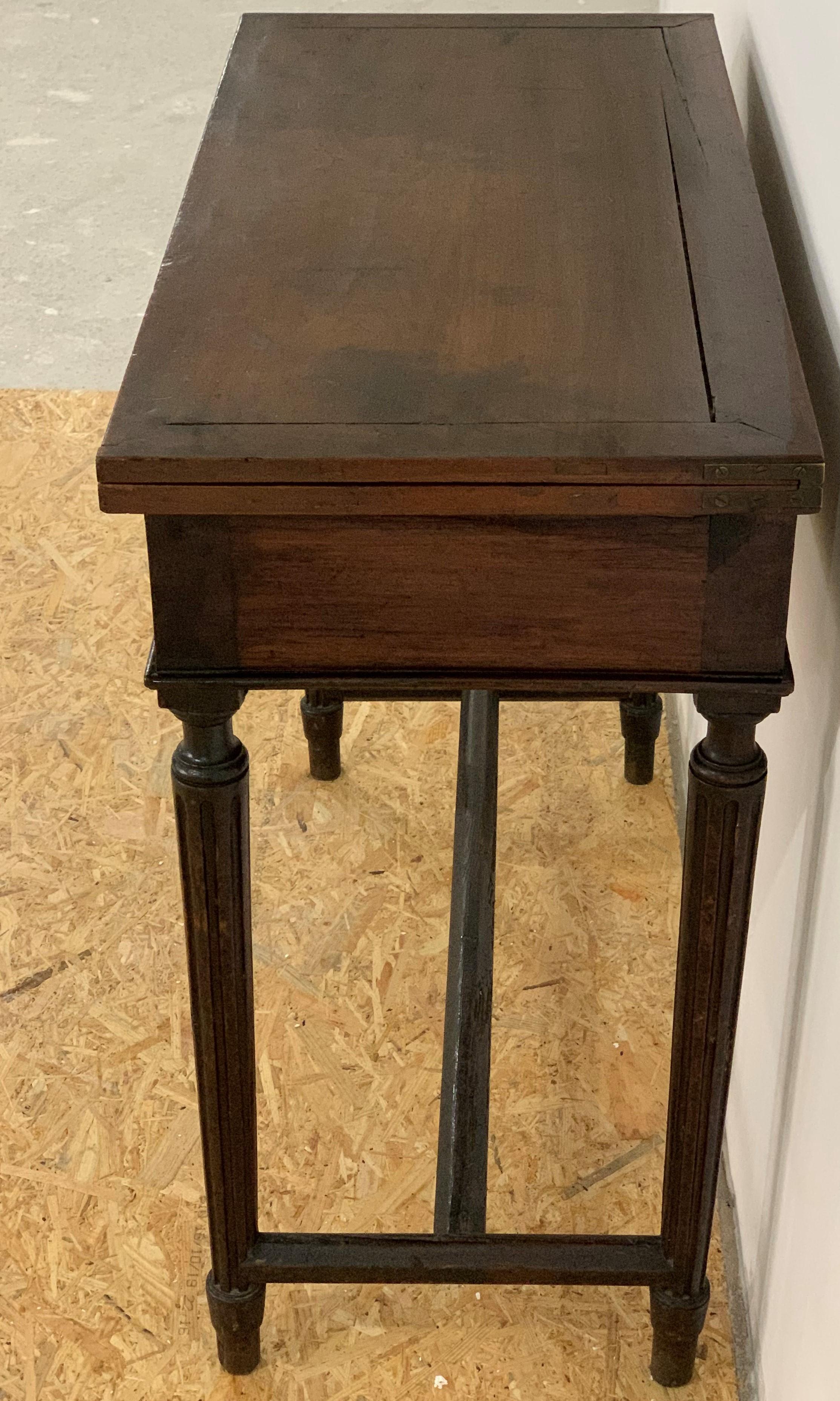 19th Century French Fold over Mahogany Games or Tea Table In Good Condition For Sale In Miami, FL