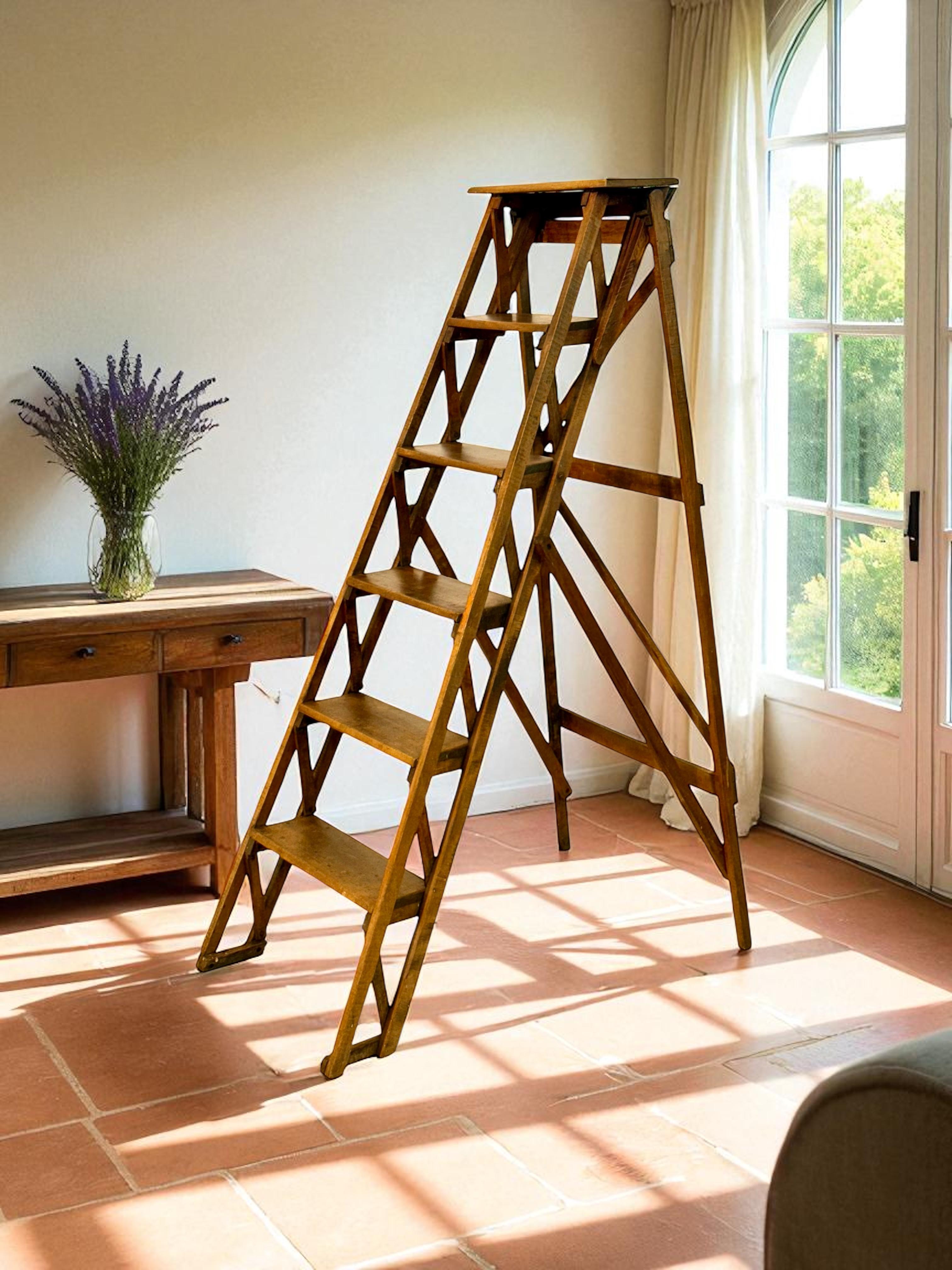 Escalera de tijera plegable de biblioteca francesa del siglo XIX en nogal en venta 13