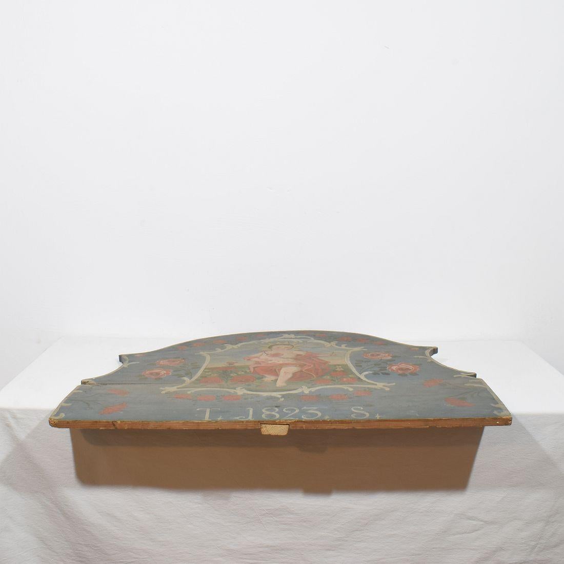 Panneau en bois peint d'art populaire français du 19e siècle avec un bébé Christ en vente 12