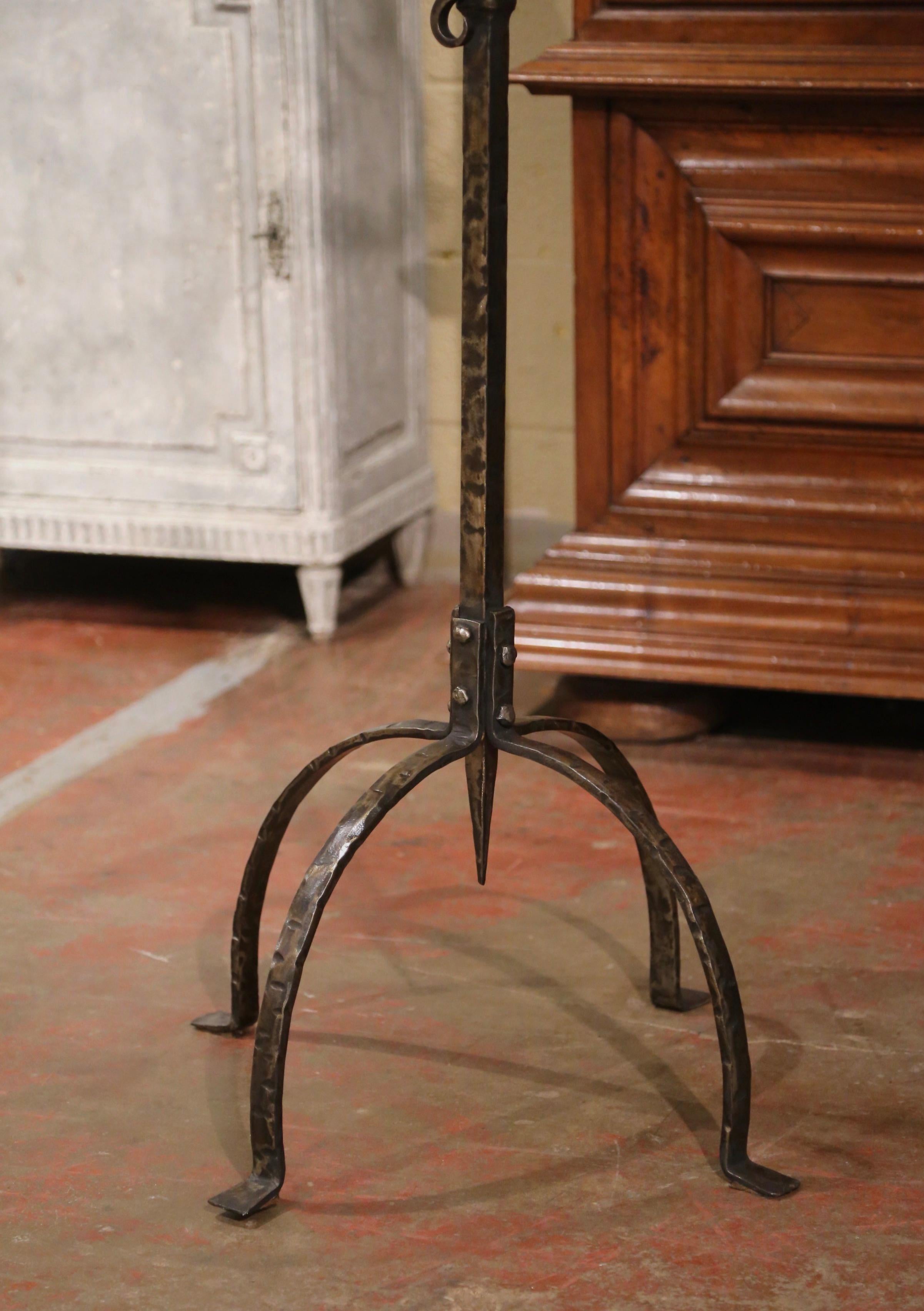  19th Century French Forged Iron Music Stand Lectern with Fleur-de-Lys Decor In Excellent Condition In Dallas, TX