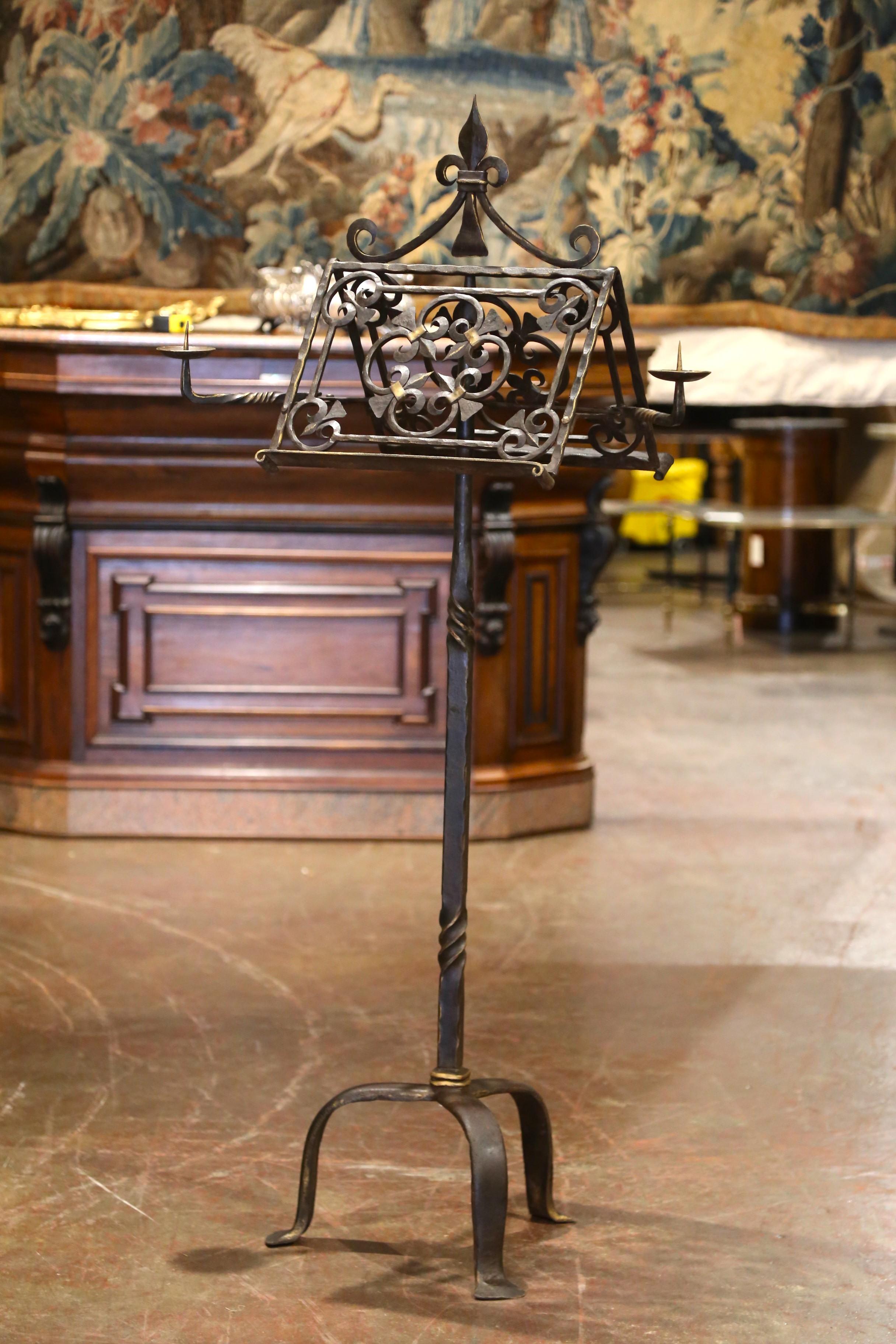 Forgé Lutrin en fer forgé du 19ème siècle à décor de fleurs de lys en vente