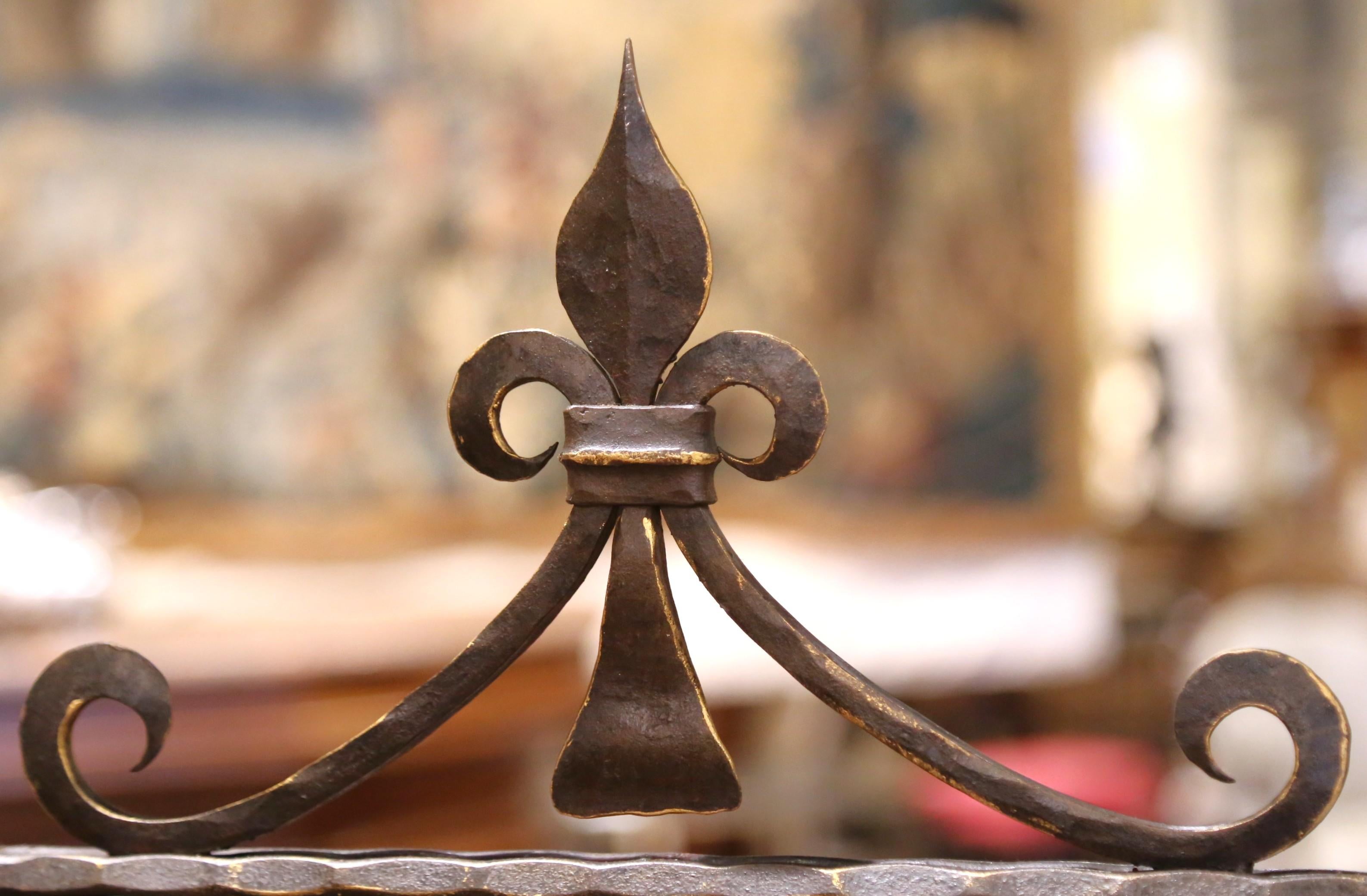 XIXe siècle Lutrin en fer forgé du 19ème siècle à décor de fleurs de lys en vente