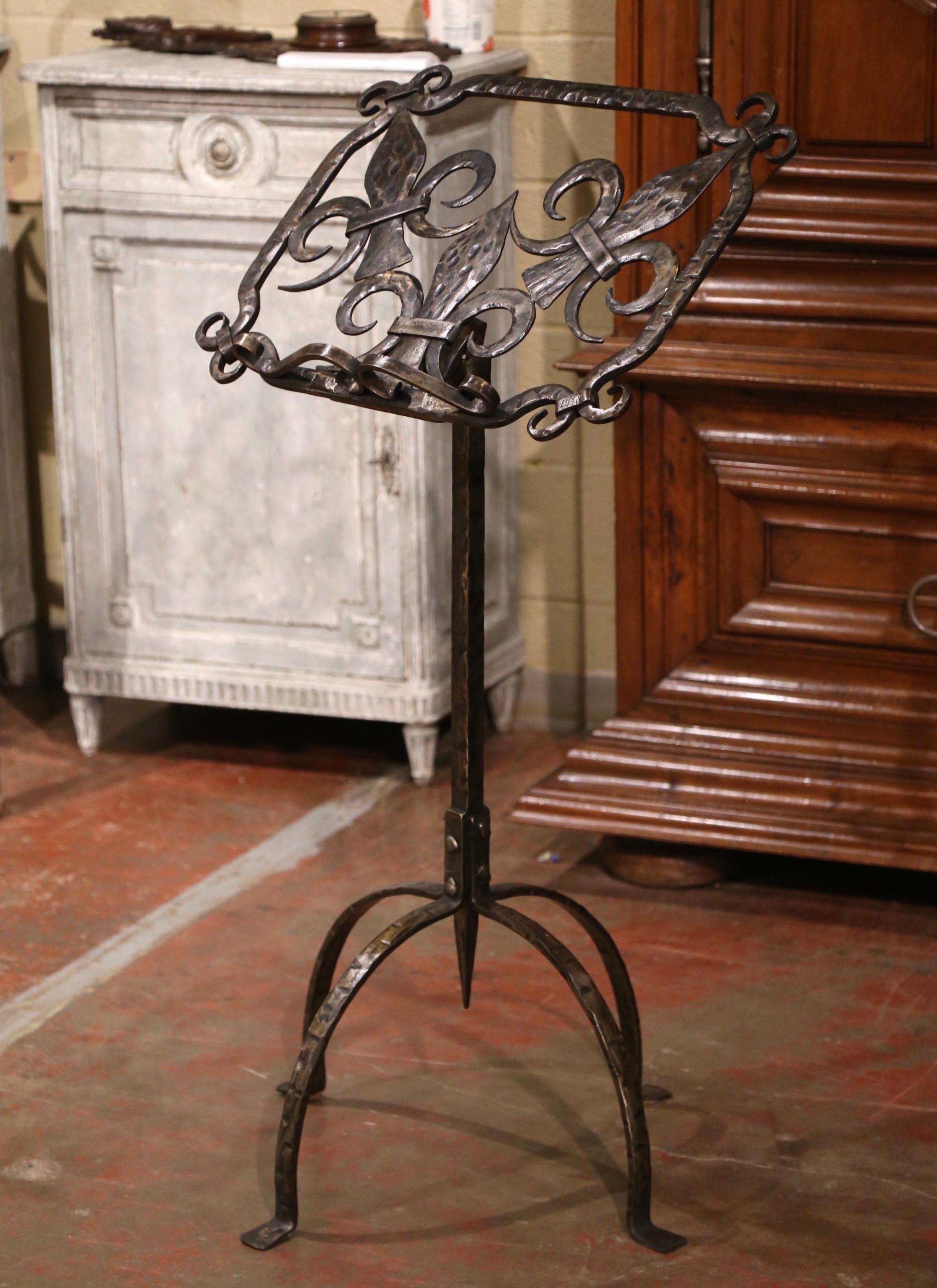  19th Century French Forged Iron Music Stand Lectern with Fleur-de-Lys Decor 3