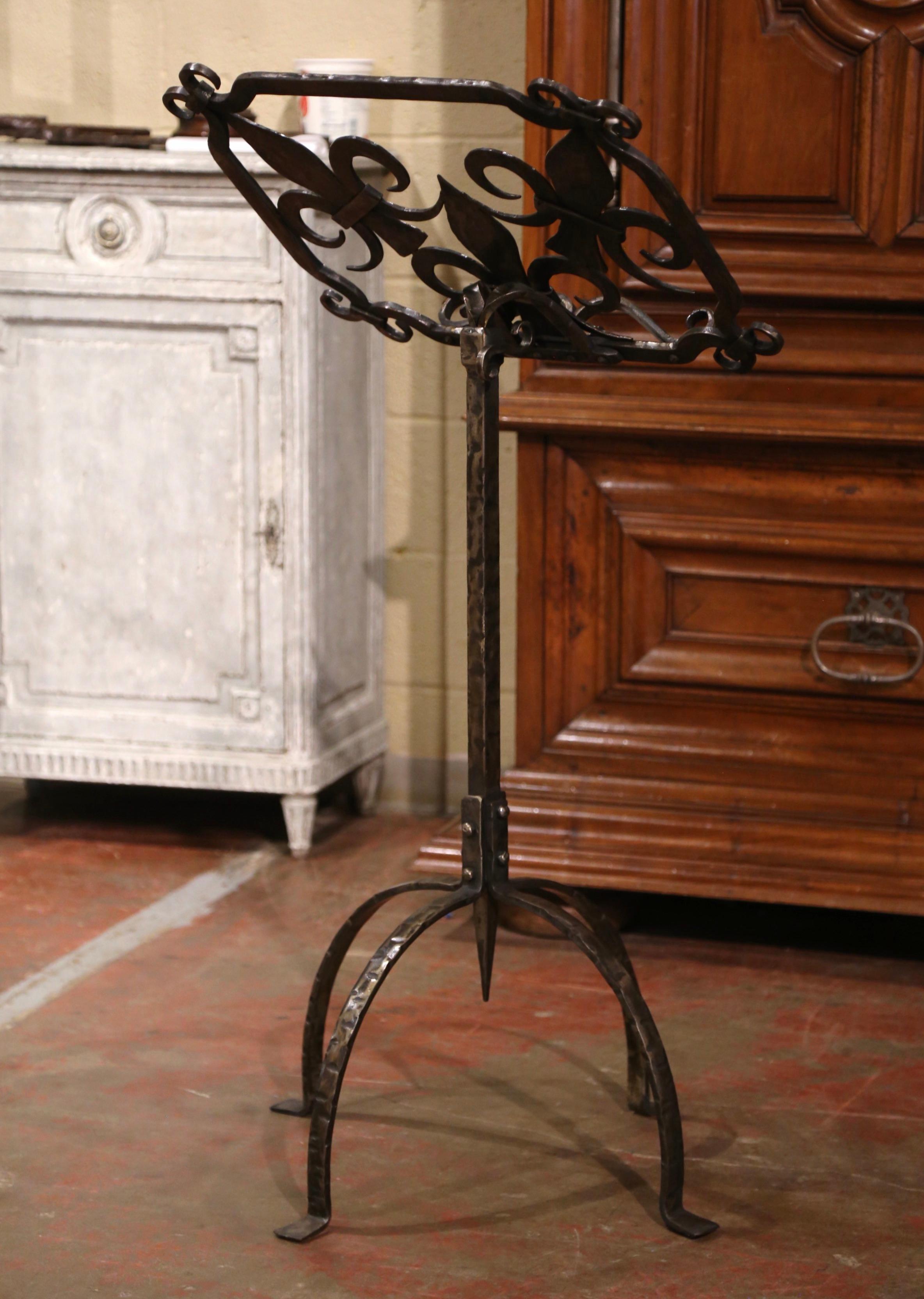  19th Century French Forged Iron Music Stand Lectern with Fleur-de-Lys Decor 4