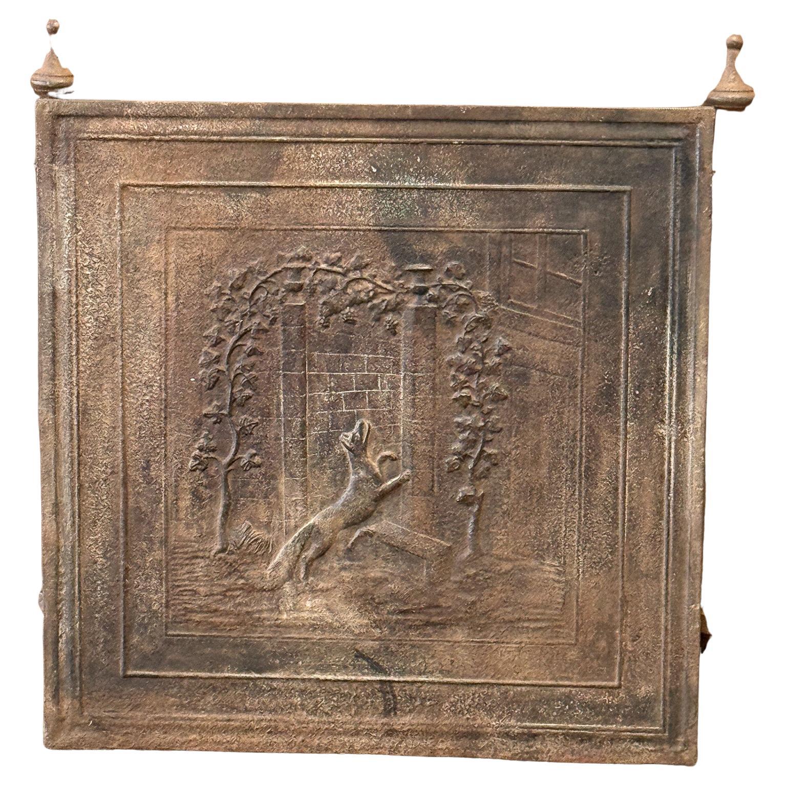 Beautiful 19th century French fireback featuring the 'Fox and the Grapes' design. The 'Fox and the Grapes' theme is from a fable of Jean de la Fontaine. The fireback is from the Napoleon III Period.

The fireback is made of cast iron and has a