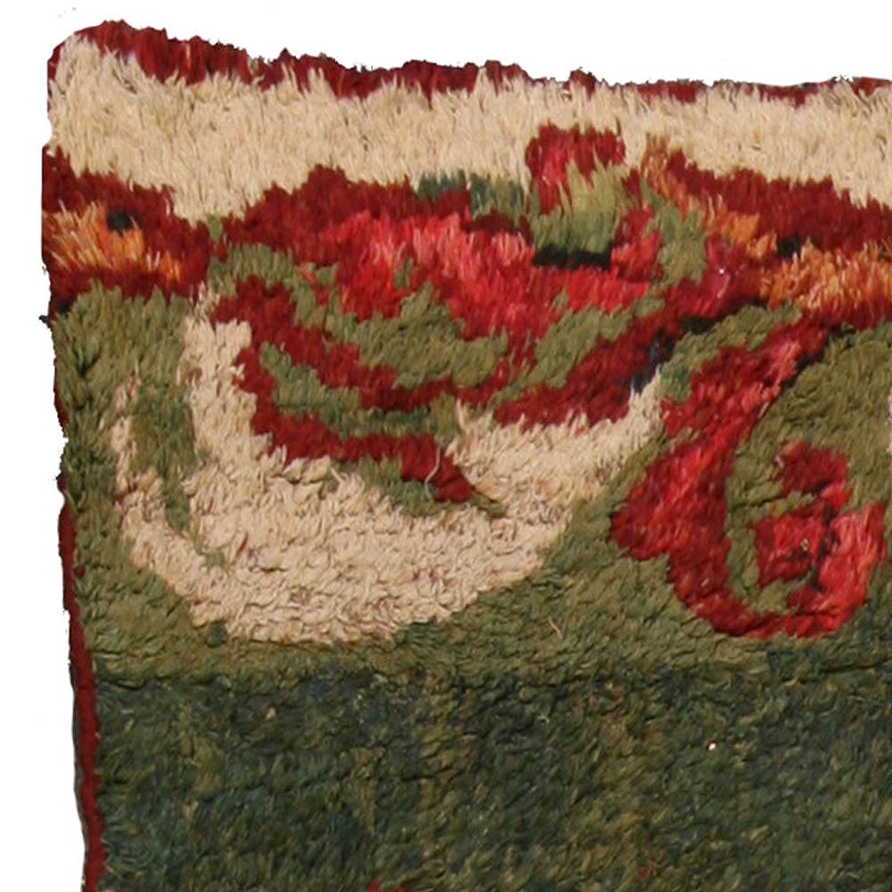 19. Jahrhundert Französisch Grün Rot Fragment Teppich (Handgeknüpft) im Angebot