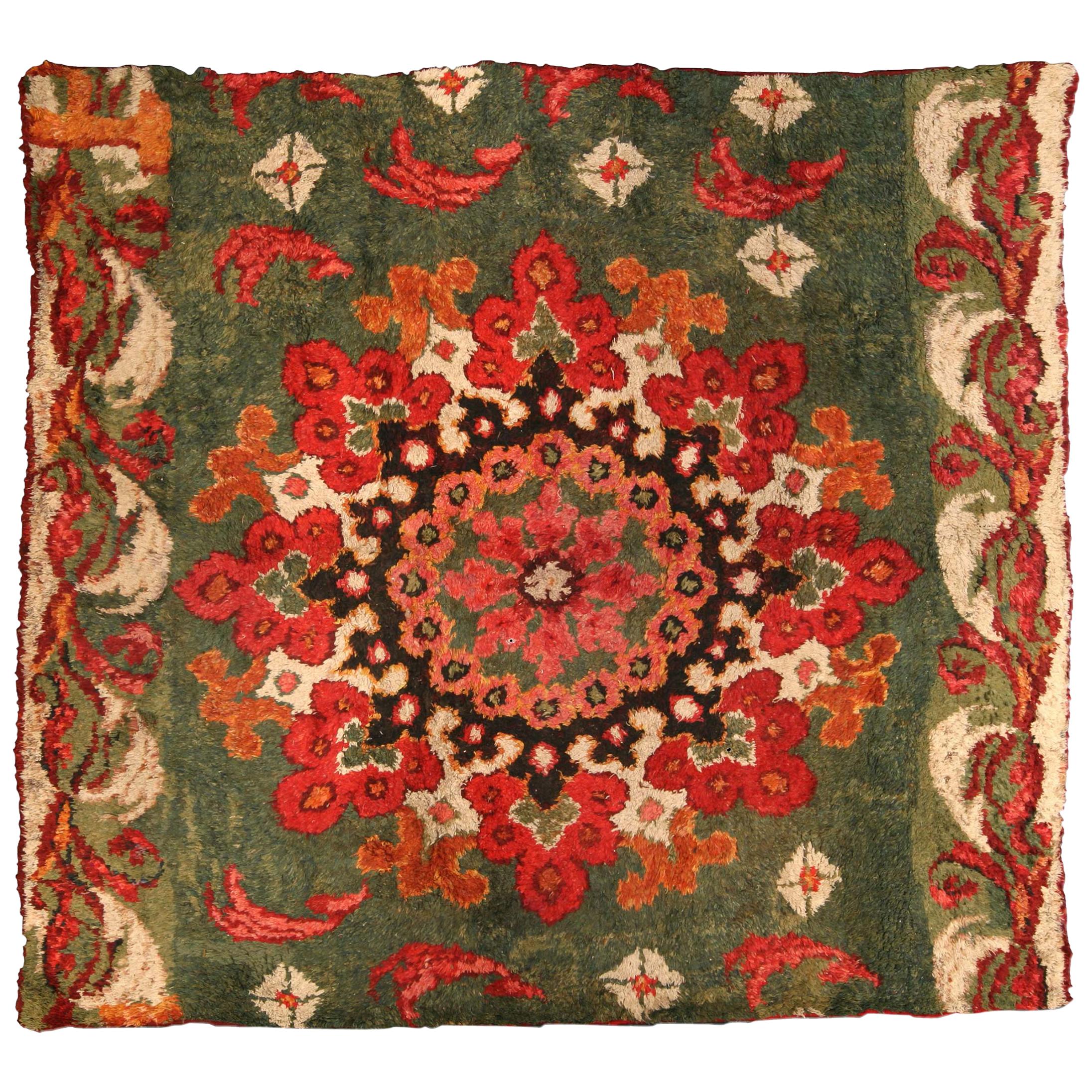 19th Century French Green Red fragment Rug For Sale