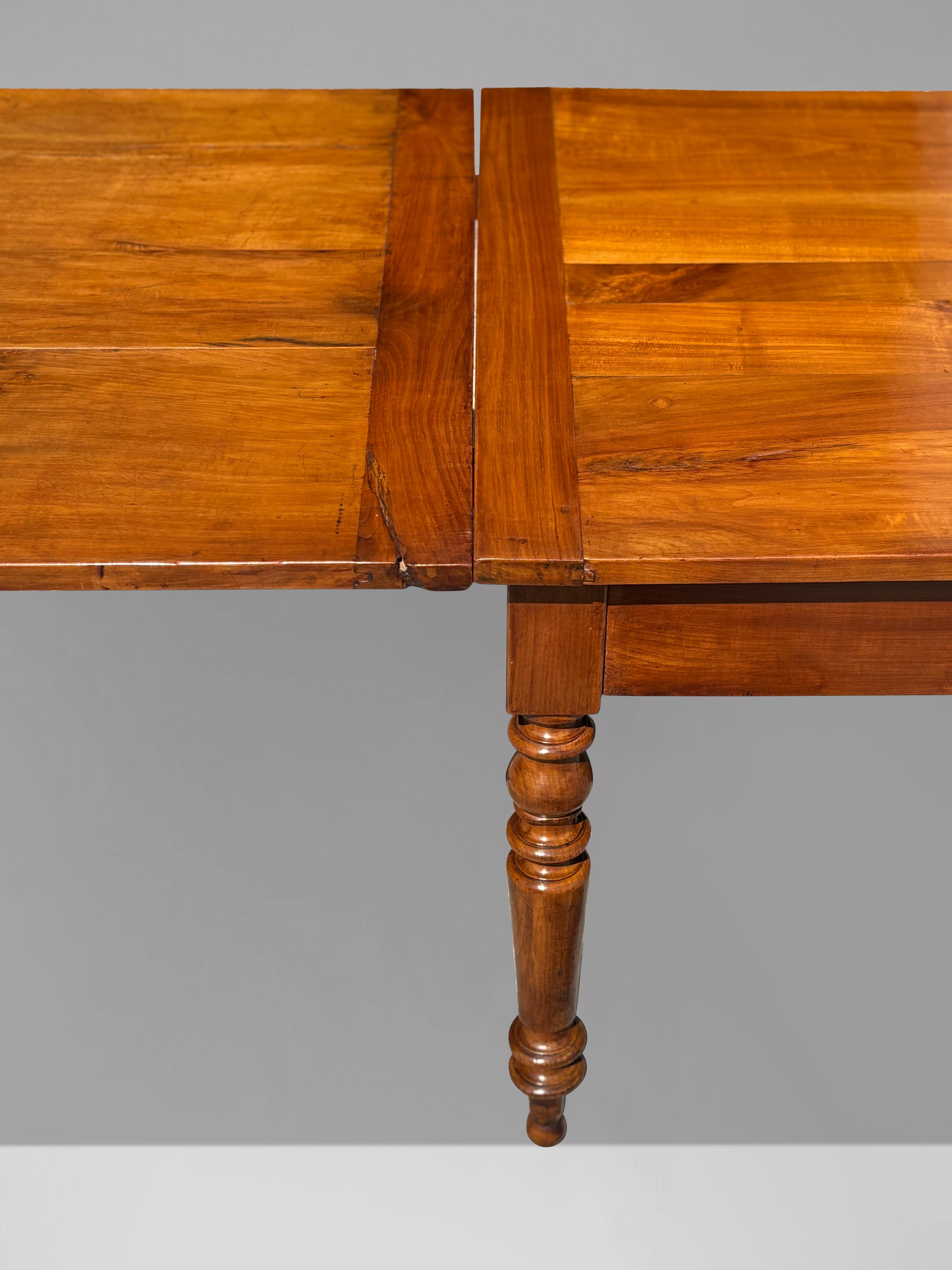19th Century French Fruitwood Draw Leaf Farmhouse Dining Table For Sale 7