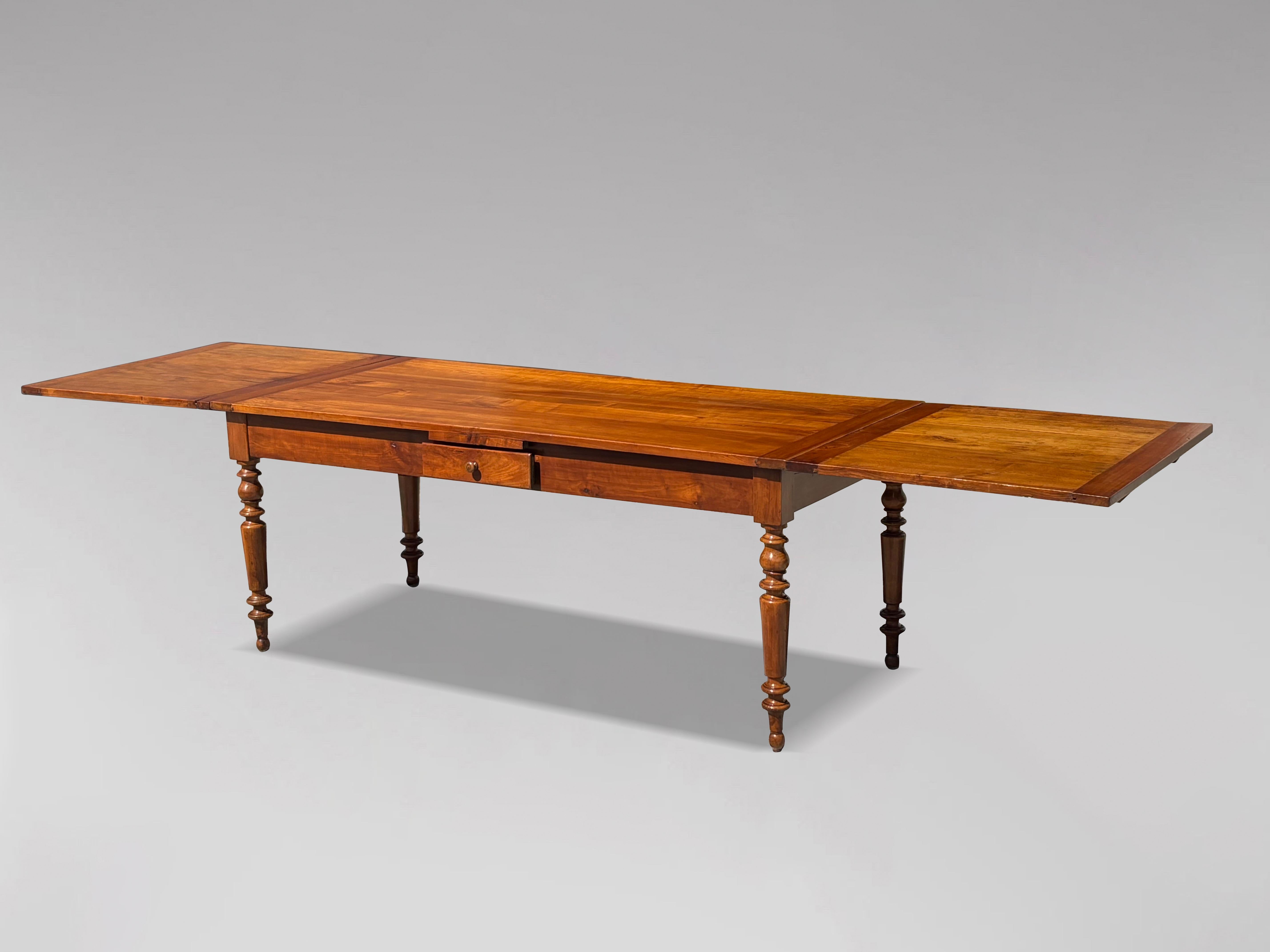 19th Century French Fruitwood Draw Leaf Farmhouse Dining Table In Good Condition For Sale In Petworth,West Sussex, GB