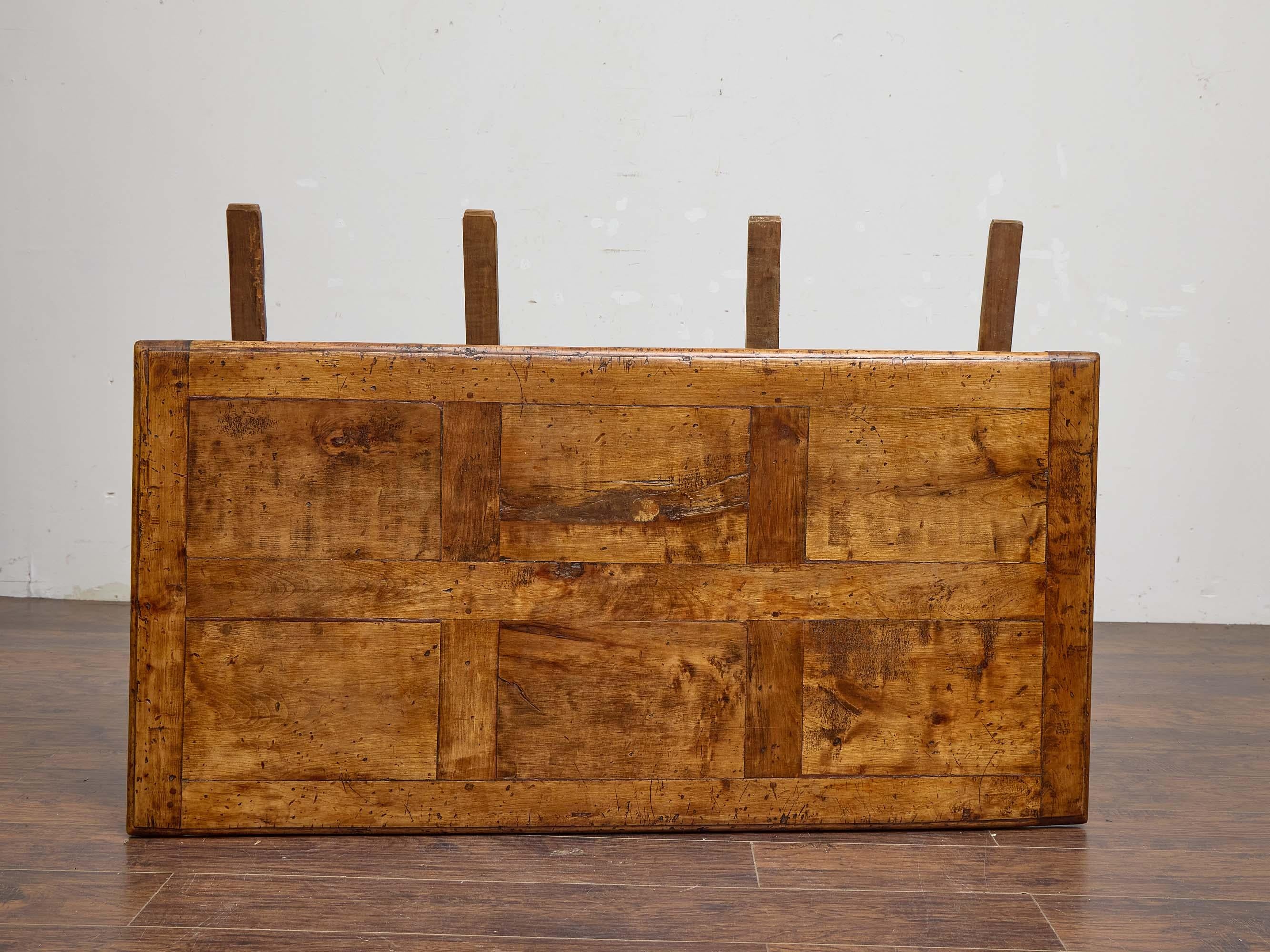 Table de salle à manger à rallonge en bois fruitier français du XIXe siècle avec deux abattants en vente 5